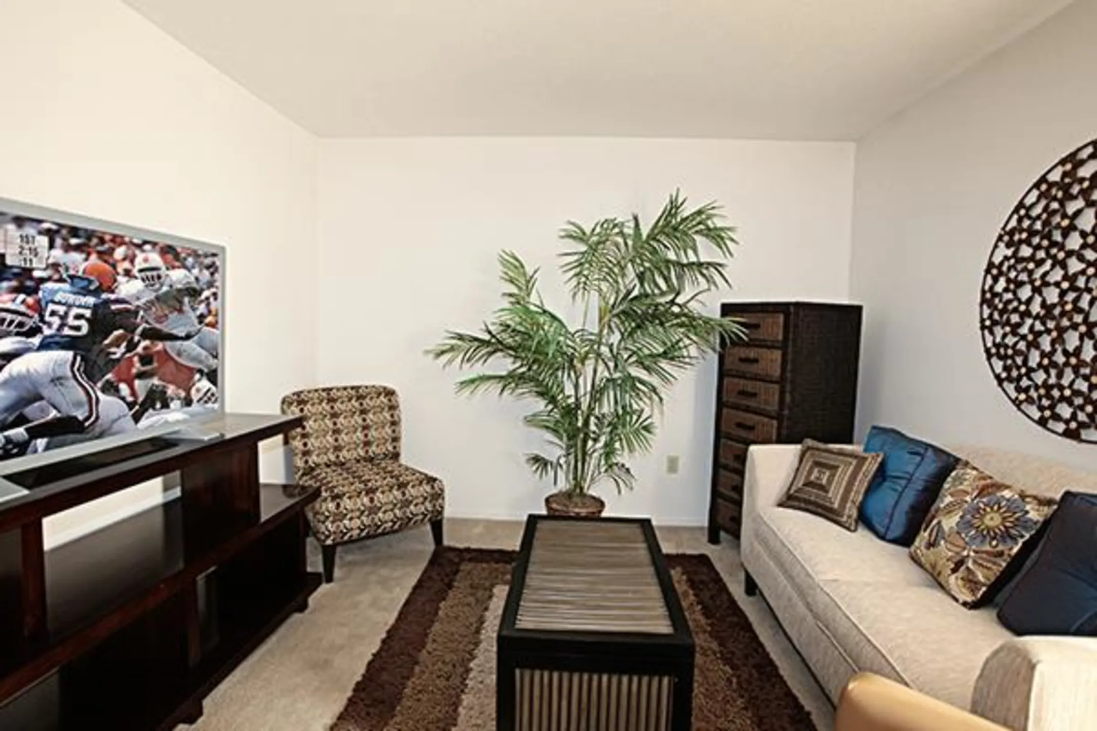 Living Room - Mannington Place Townhomes - Stow, OH