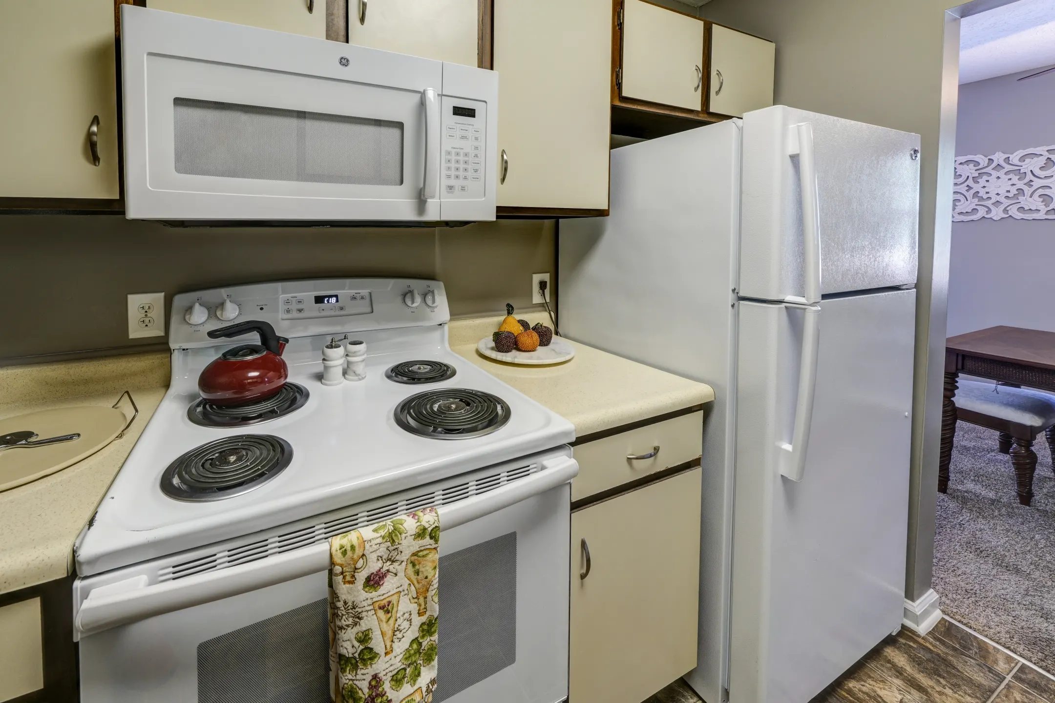 Kitchen - Carlton Apartments - Indianapolis, IN