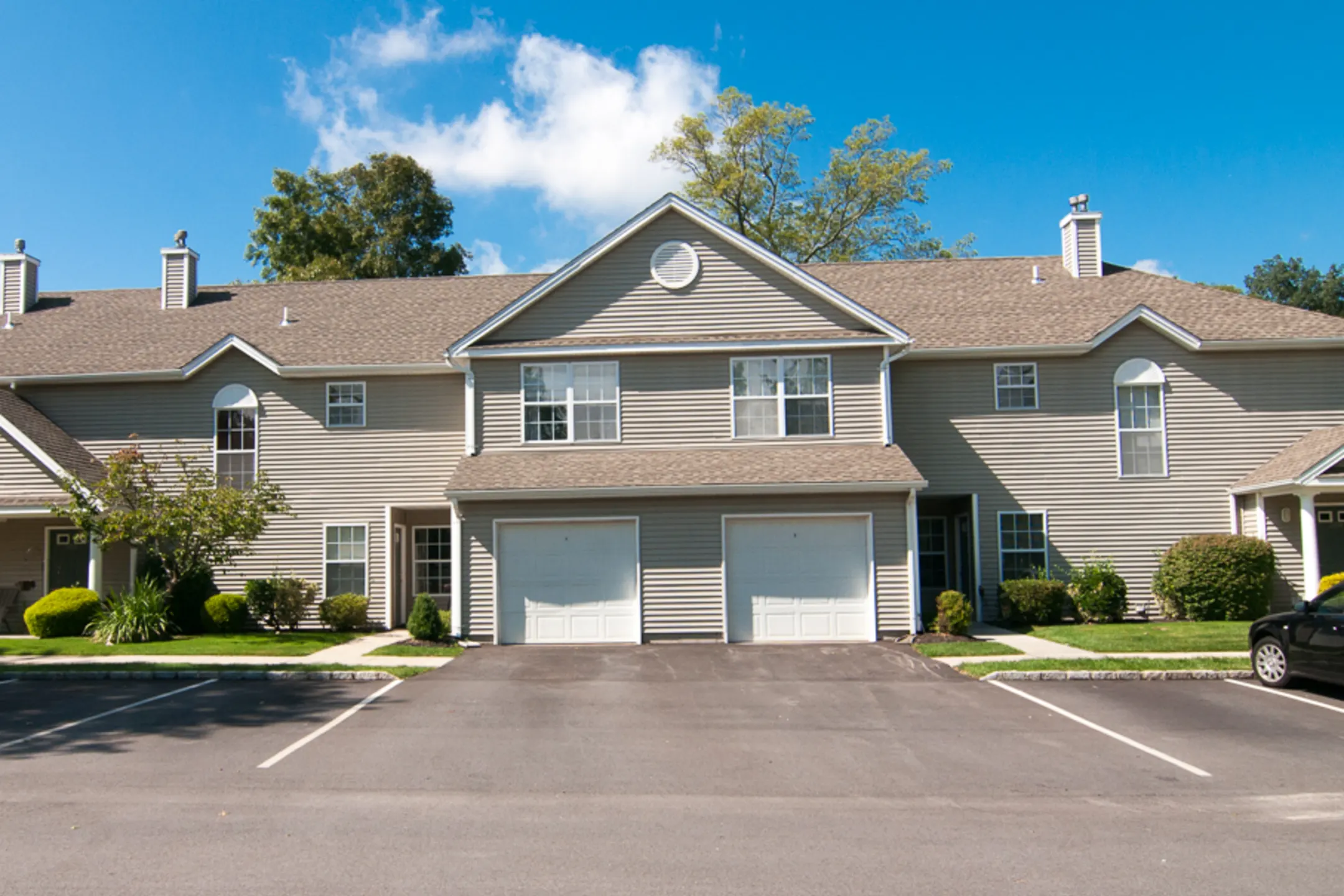 Stonegate Apartments 100 Stonegate Way Middle Island, NY Apartments