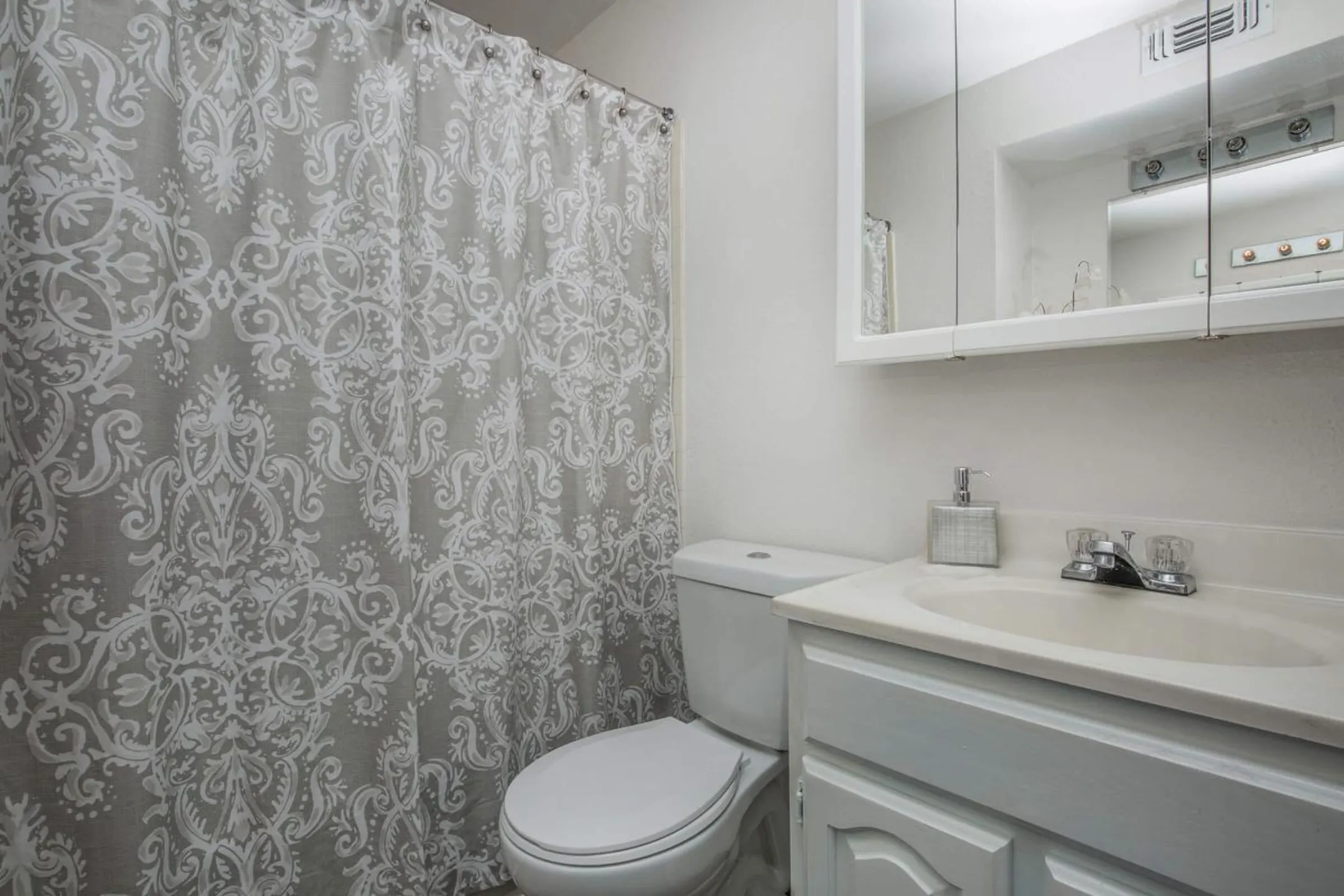 Icon on Stella Apartments Tucson, AZ 85730