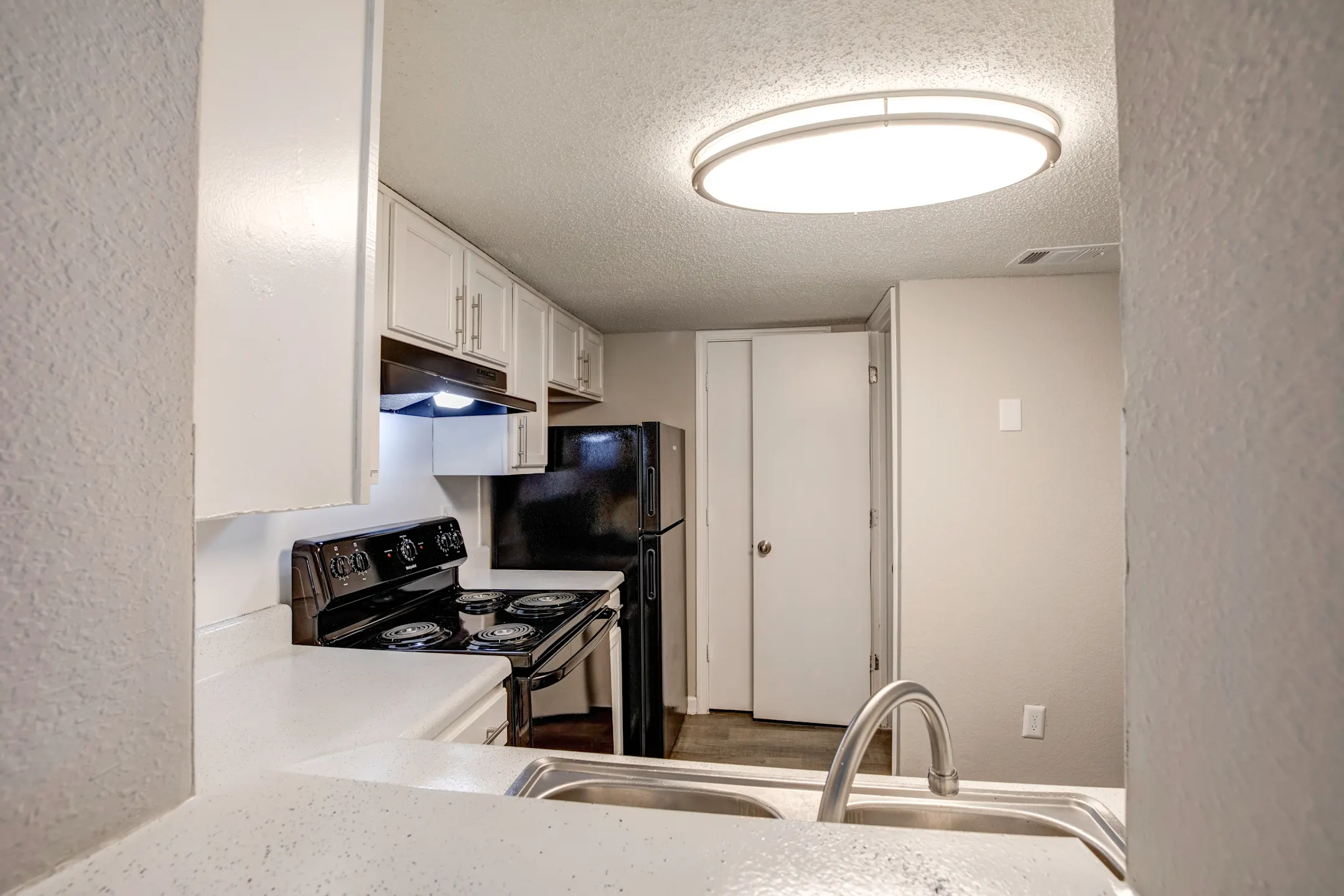 Kitchen - Towne at Lakewood Heights - Atlanta, GA