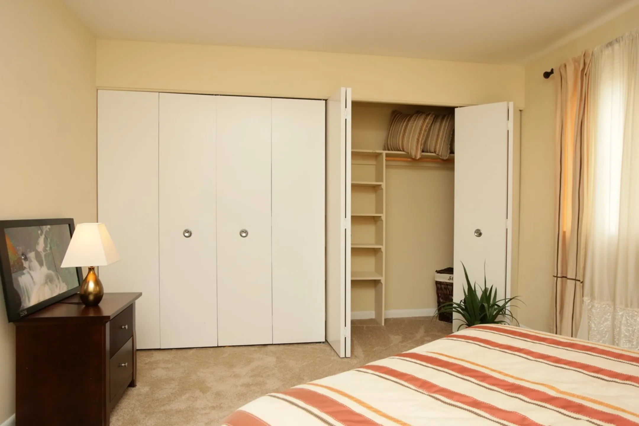 Hamlet West Apartments Gwynn Oak, MD 21207