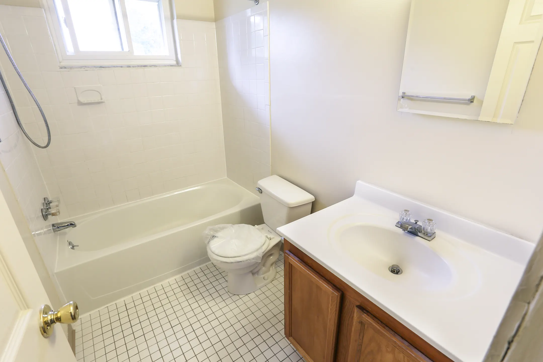 Chase Woods Manor Apartments Rochester, NY 14606