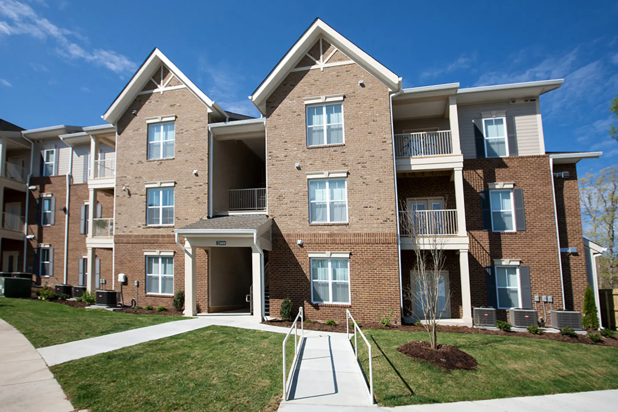 Building - Brook Creek Crossings - Midlothian, VA