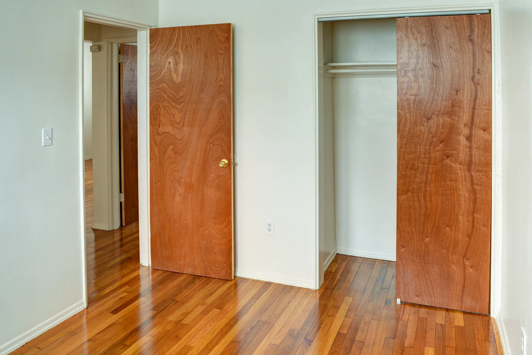 Bedroom - Rosehill Gardens - Elizabeth, NJ