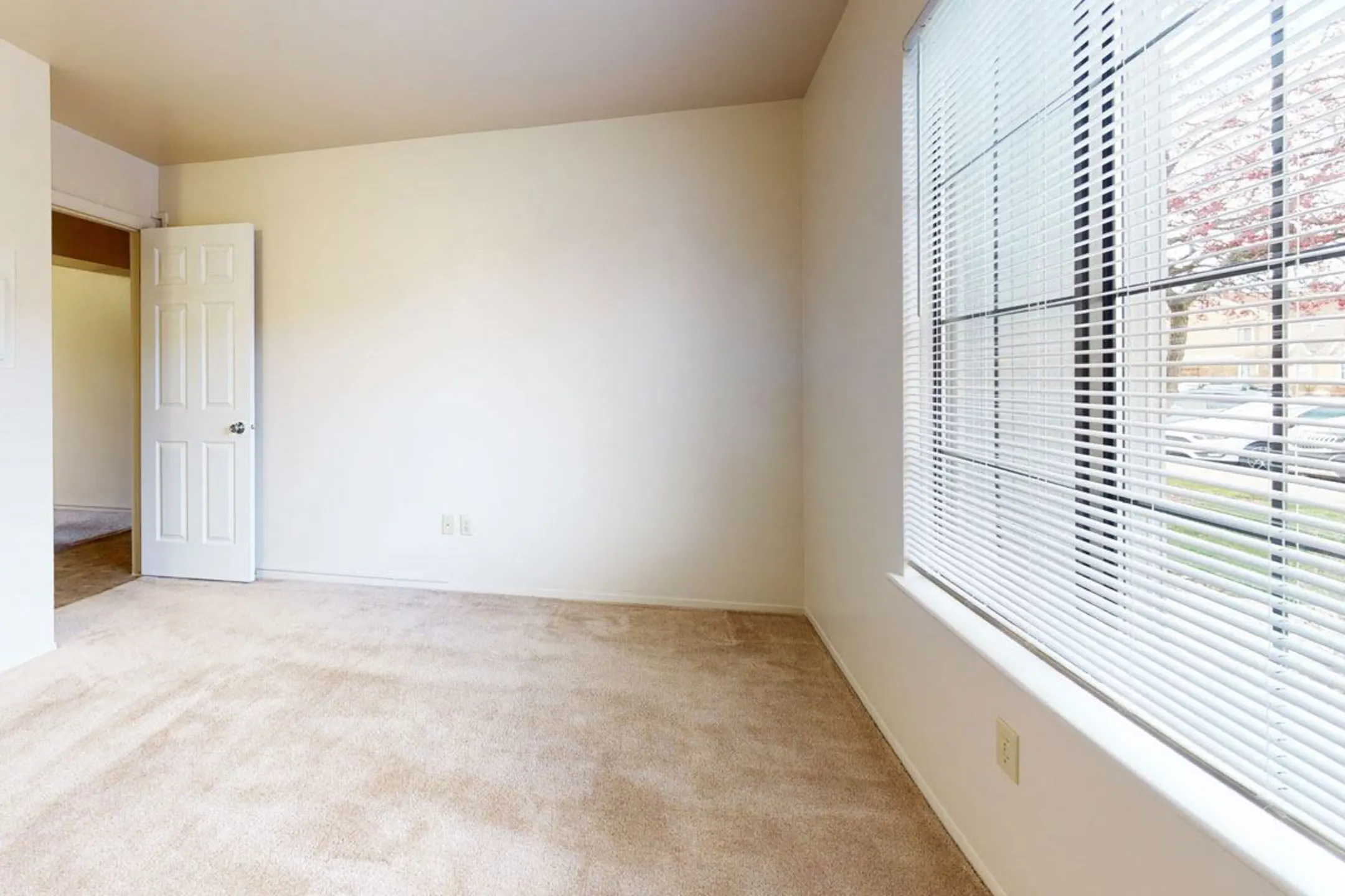 Hampton Lakes 511 Hampton Ln NW Grand Rapids, MI Apartments for