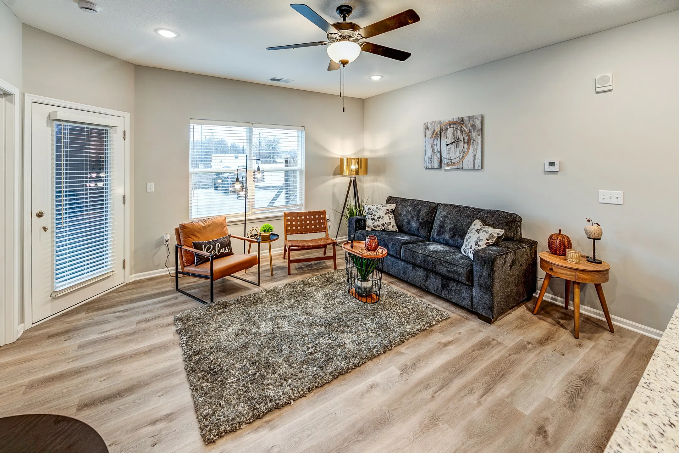 Living Room - The Lofts at Bridgewood - Oak Grove, MO