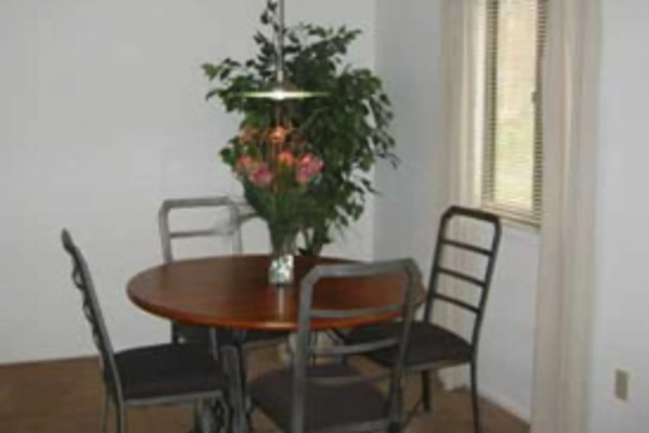 Dining Room - Landmark Apartments & Townhomes - Indianapolis, IN