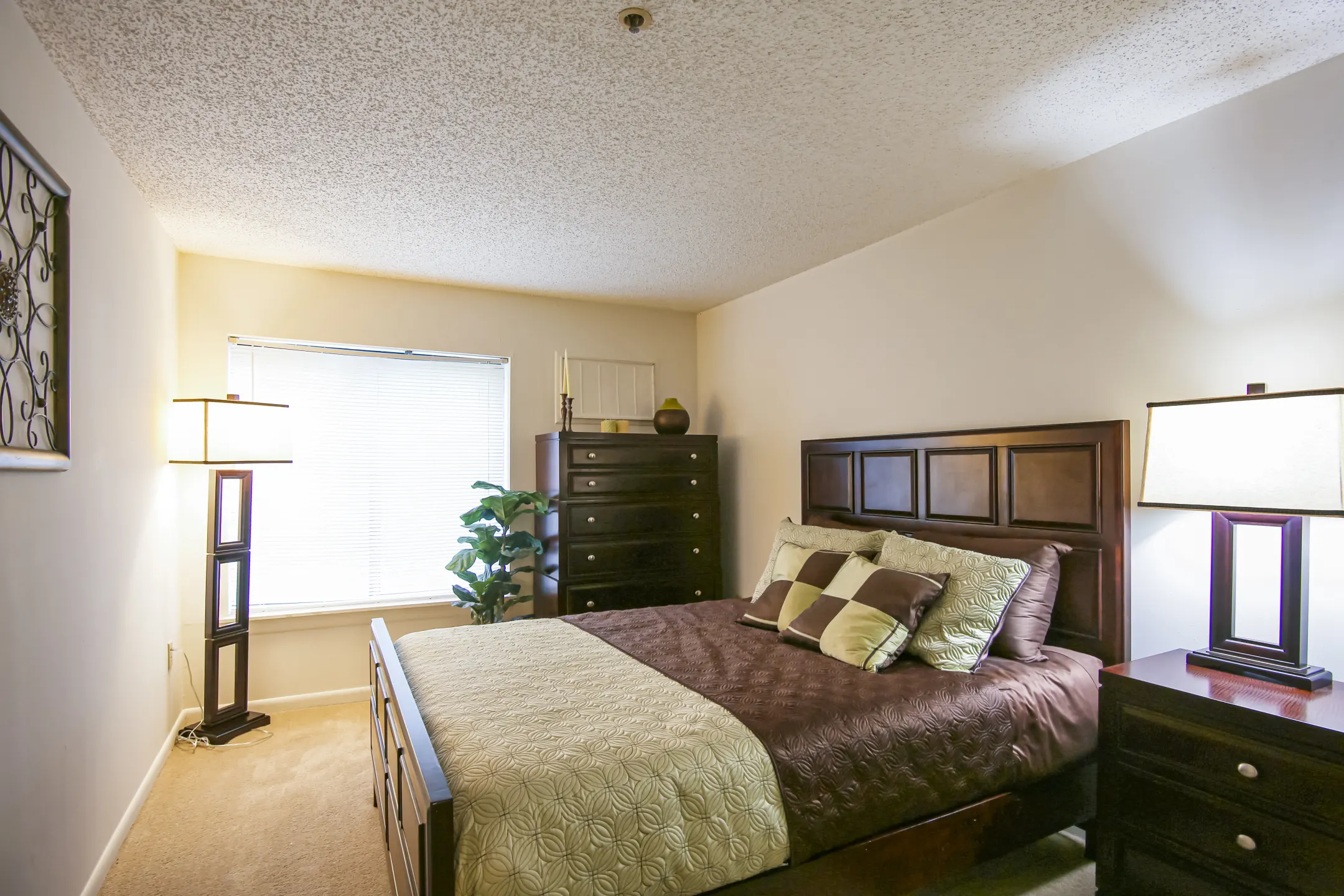 Bedroom - La Triumphe - Groton, CT