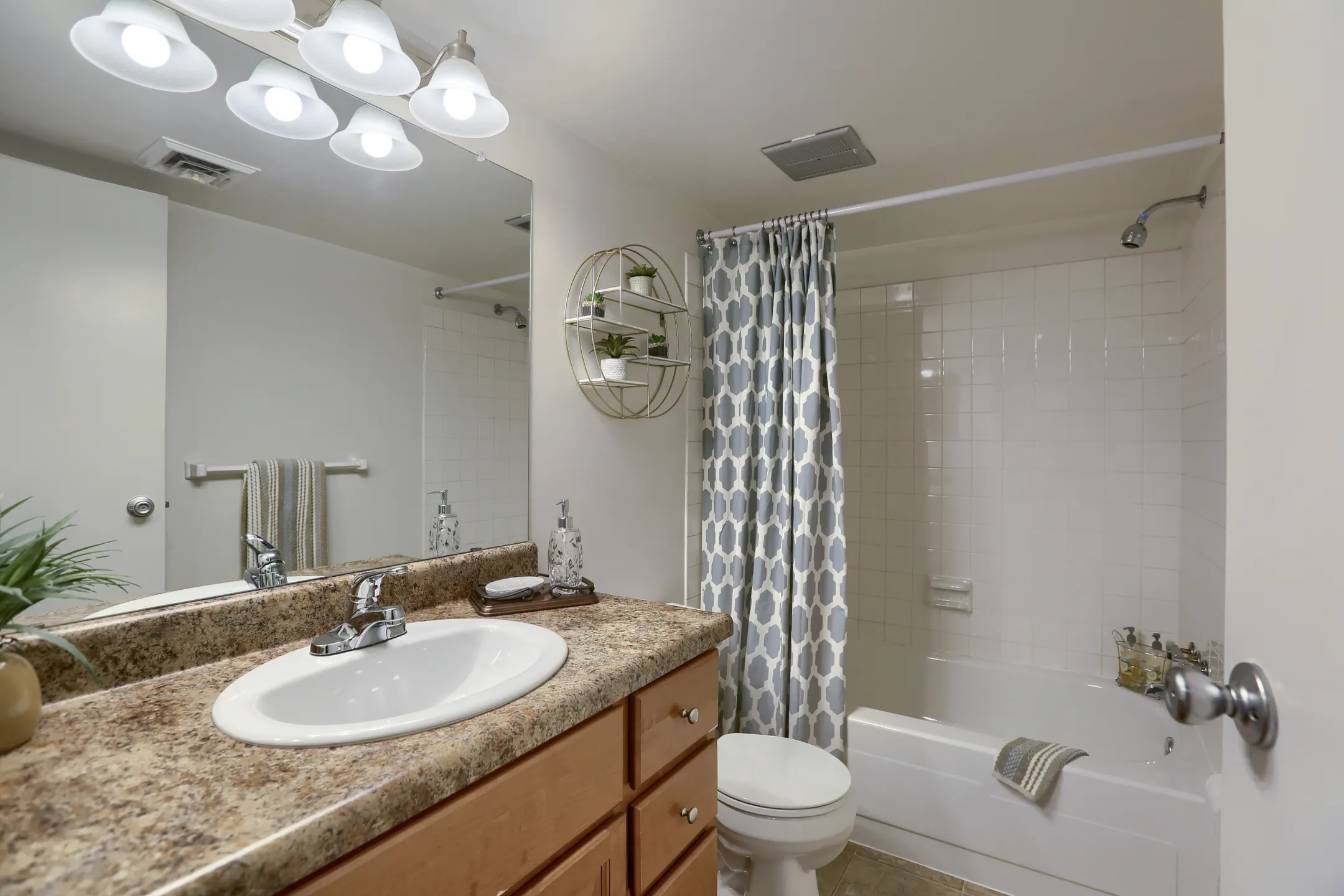 Bathroom - Delbrook Manor Apartments - Mechanicsburg, PA