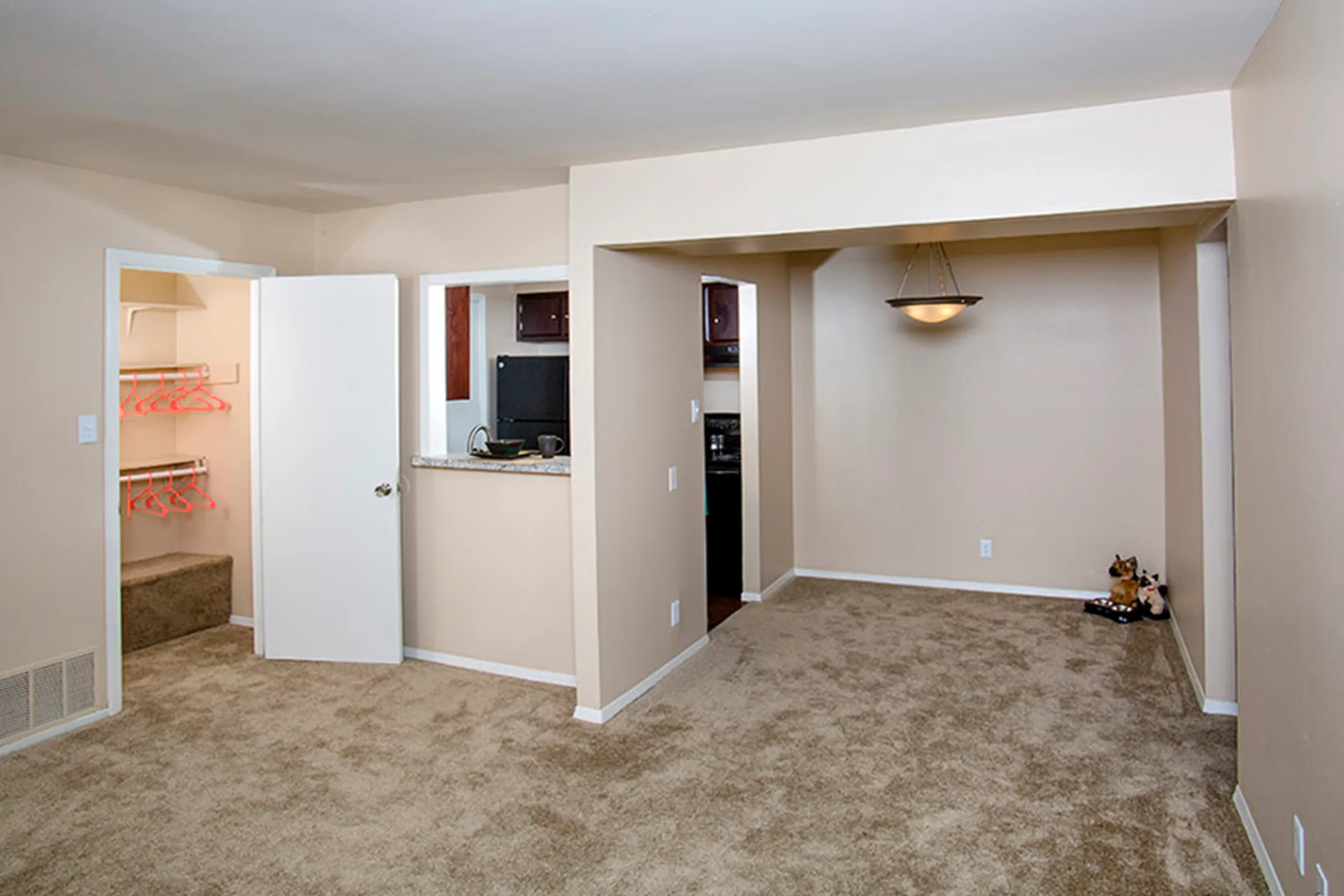 Living Room - North Park Apartments of Evansville - Evansville, IN