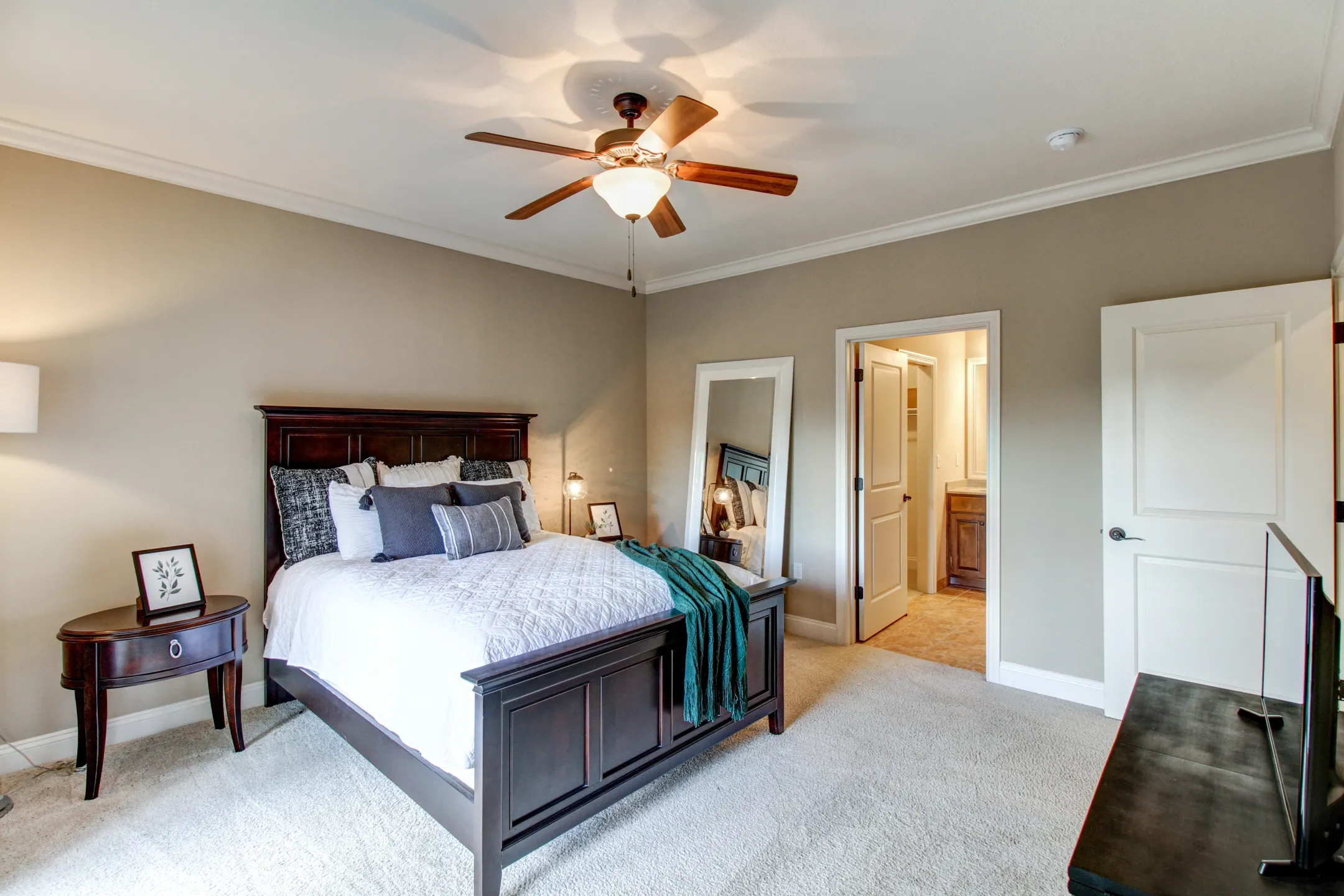 The Mansions at Canyon Creek Apartments Lenexa, KS 66227