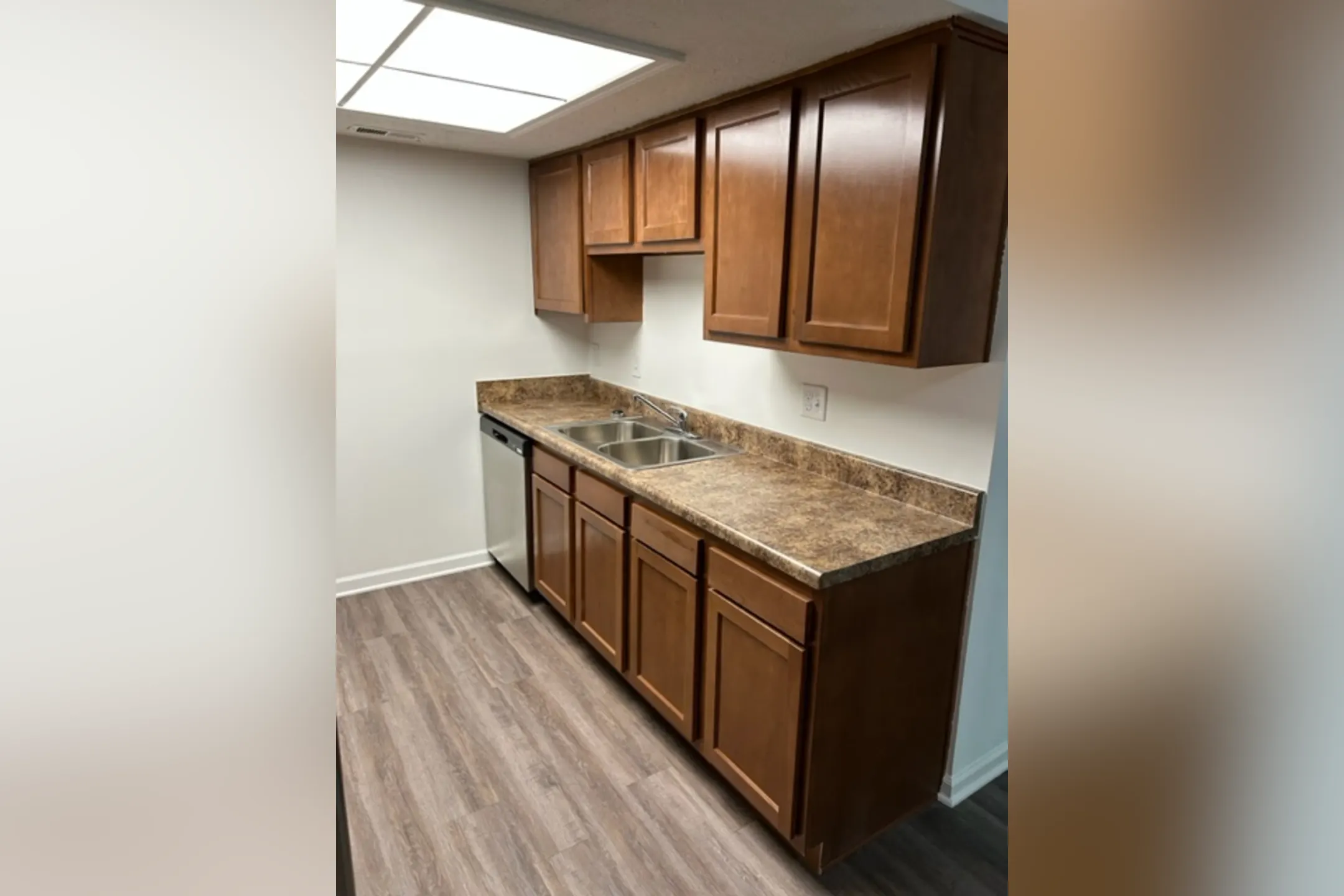 Eastlake Woods Apartments 1020 Thicket Ct Columbus, IN Apartments