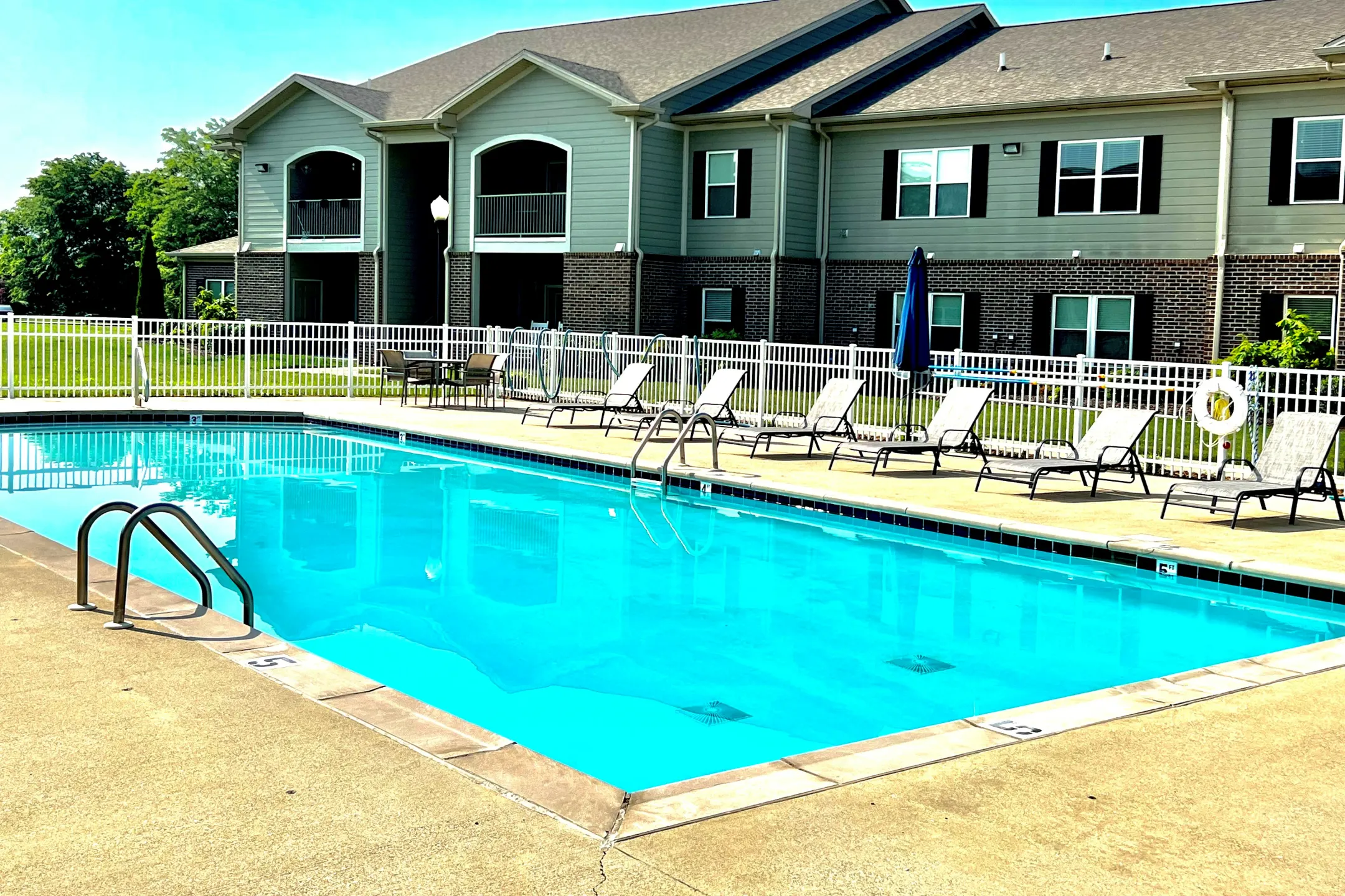 Pool - Griffin Gate Apartments - Hopkinsville, KY