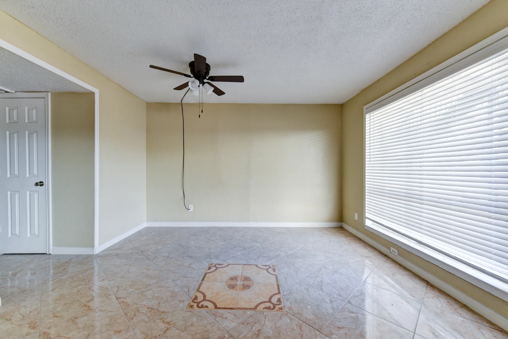 Living Room - Schroeder Apartments - Houston, TX