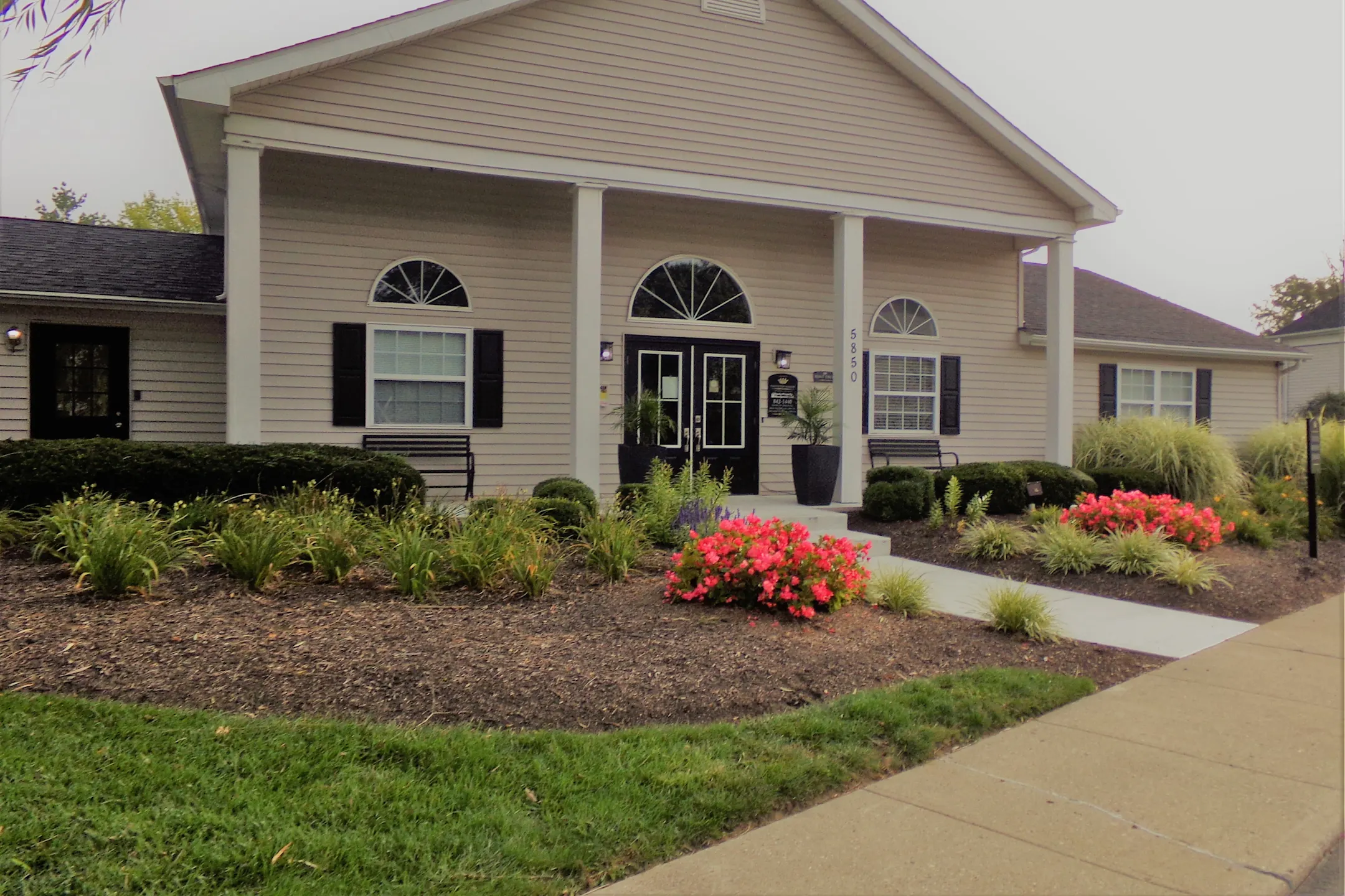 Castleton Manor 5850 Laketon Dr Indianapolis, IN Apartments for