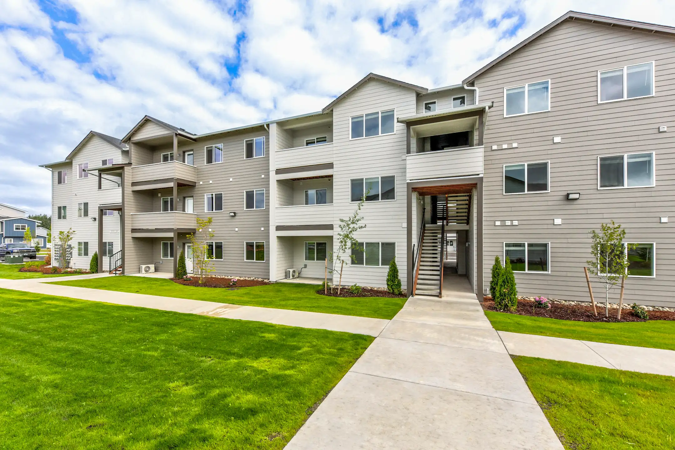 Ridgeline Apartments 15037 Tahoma Blvd SE Yelm, WA Apartments for