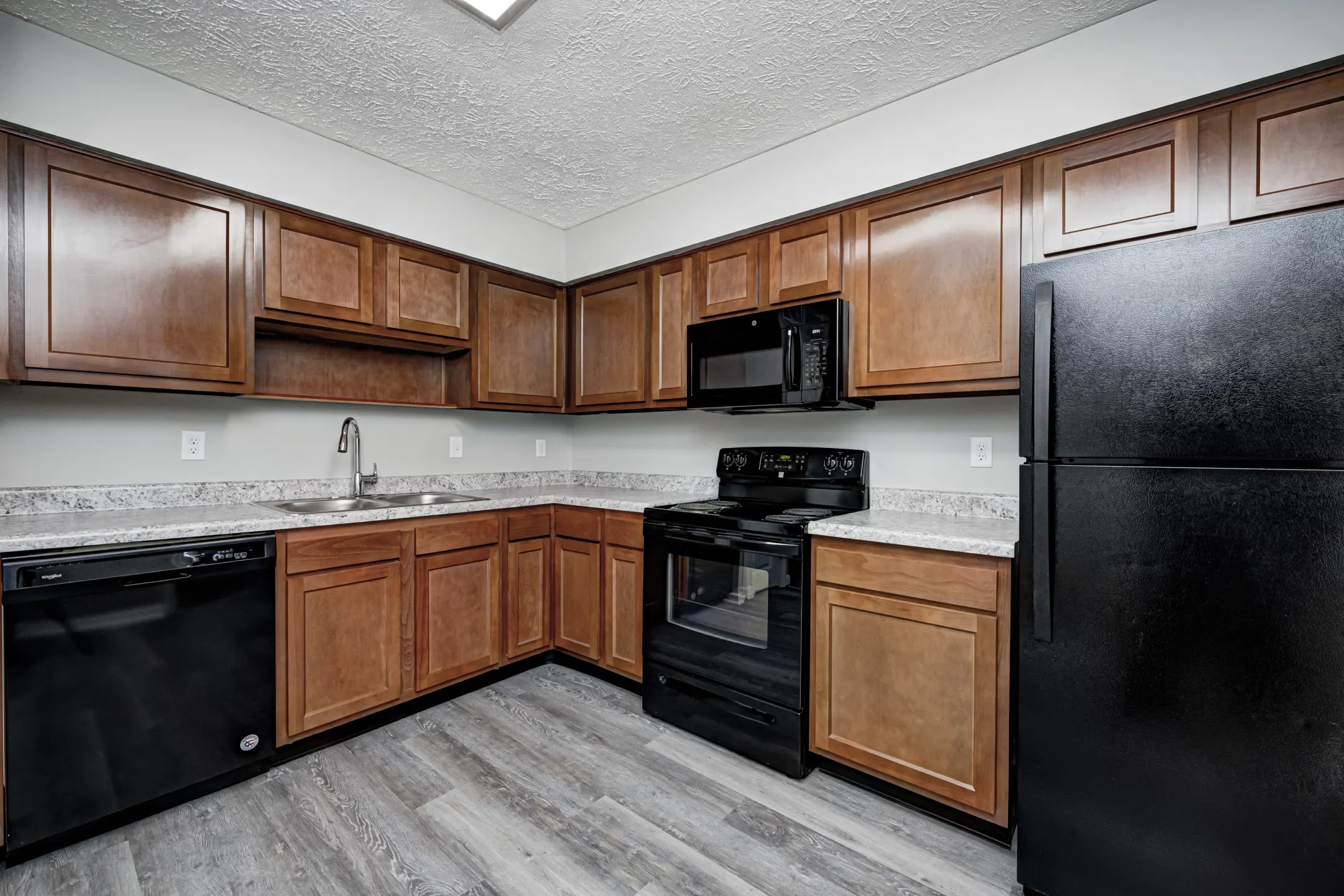 Ivy Knoll Apartments Indianapolis, IN 46250