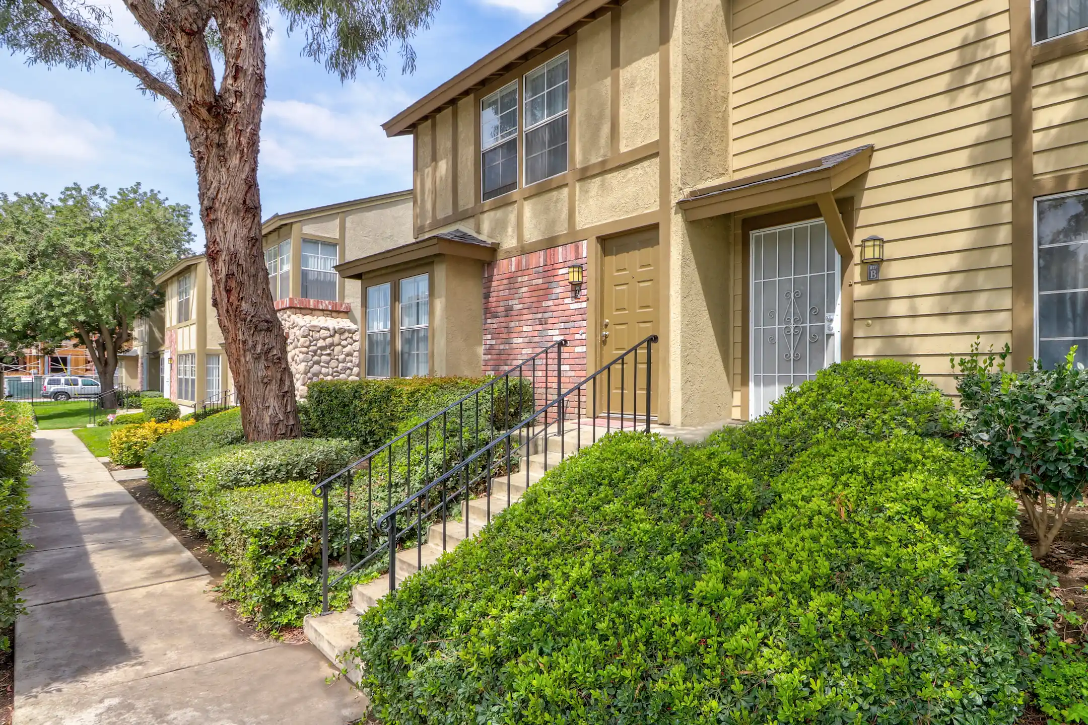 Building - Mission Villa Luxury Townhomes - Ontario, CA