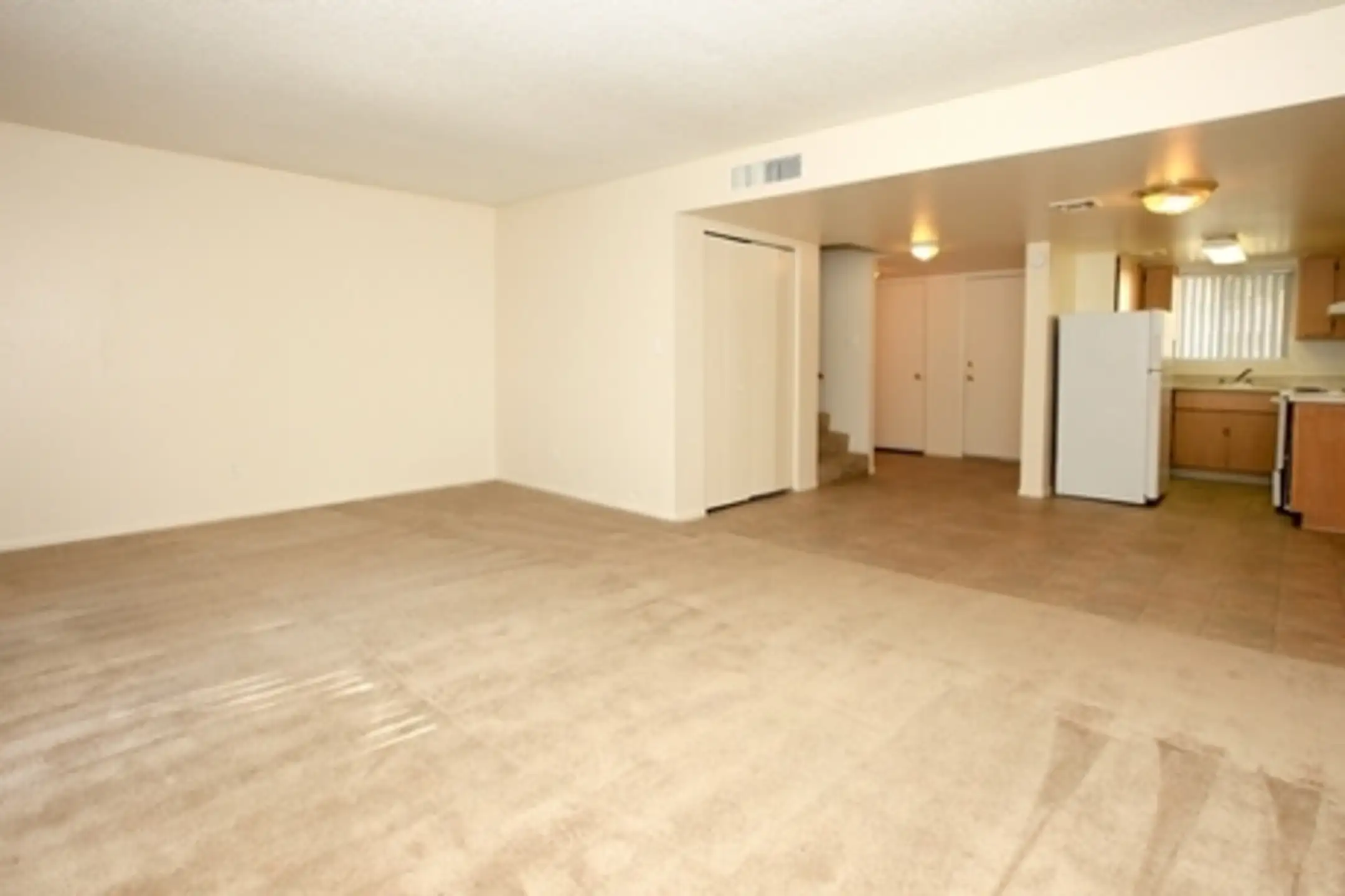 village-square-14014-n-32nd-st-phoenix-az-apartments-for-rent-rent