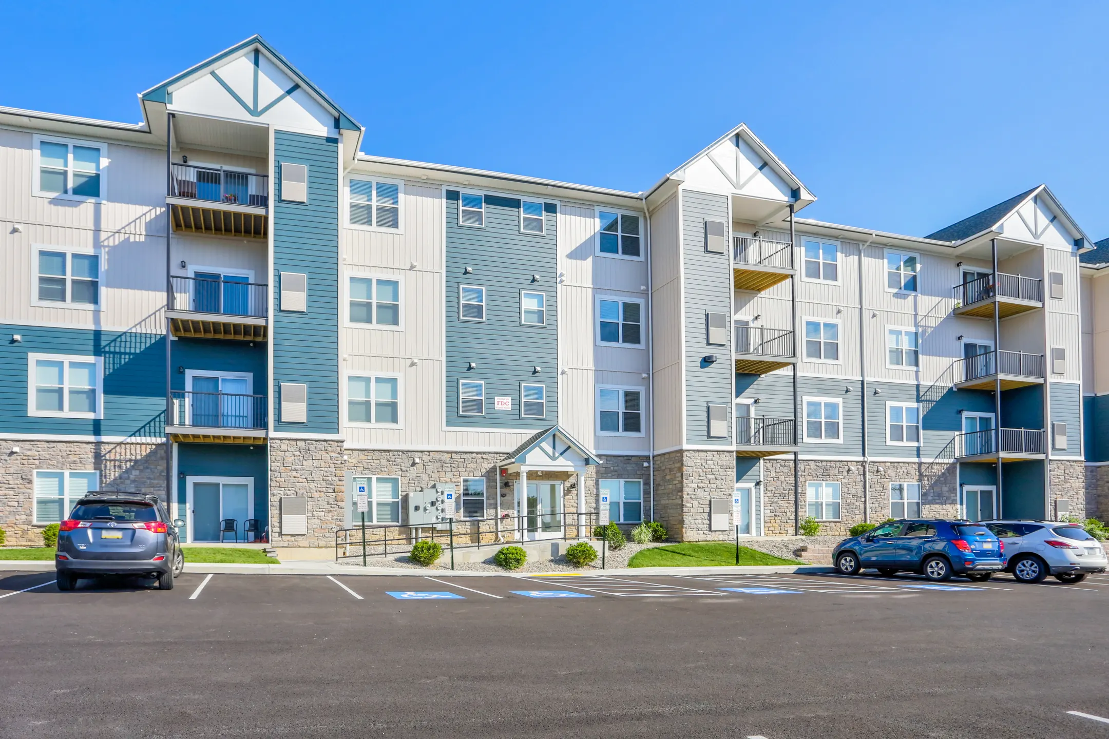 Building - Centerpointe Apartments - Camp Hill, PA