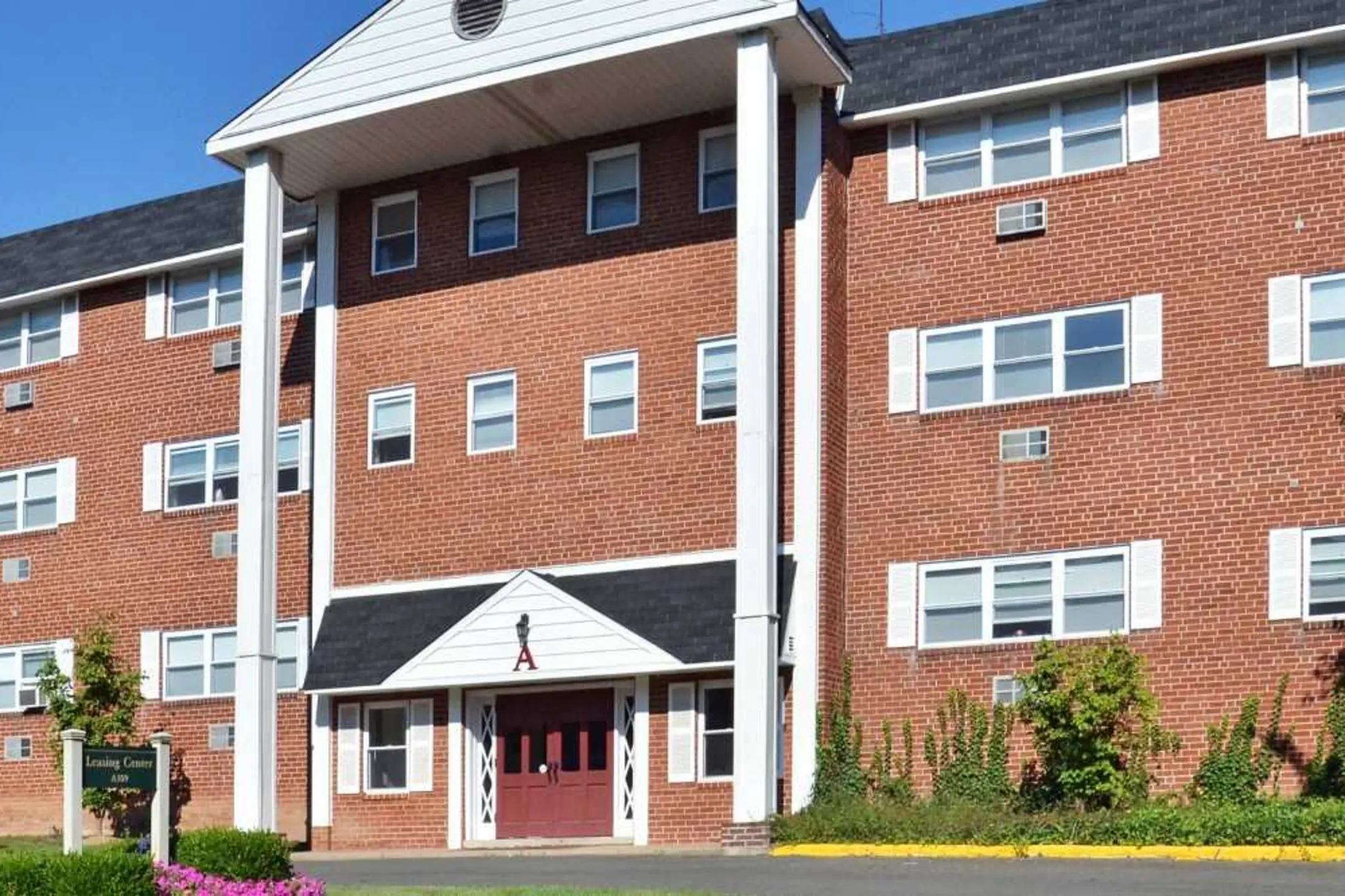 Edgewood Apartments 150 N Bethlehem Pike Ambler, PA Apartments for