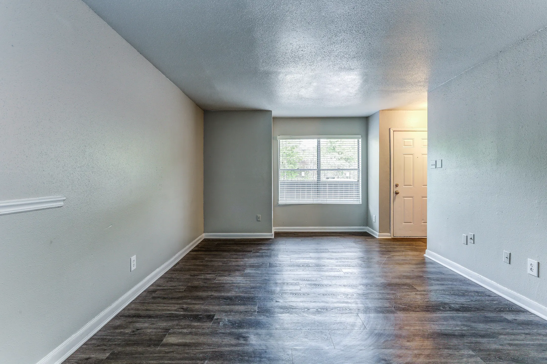 Living Room - Shadow Creek - Houston, TX
