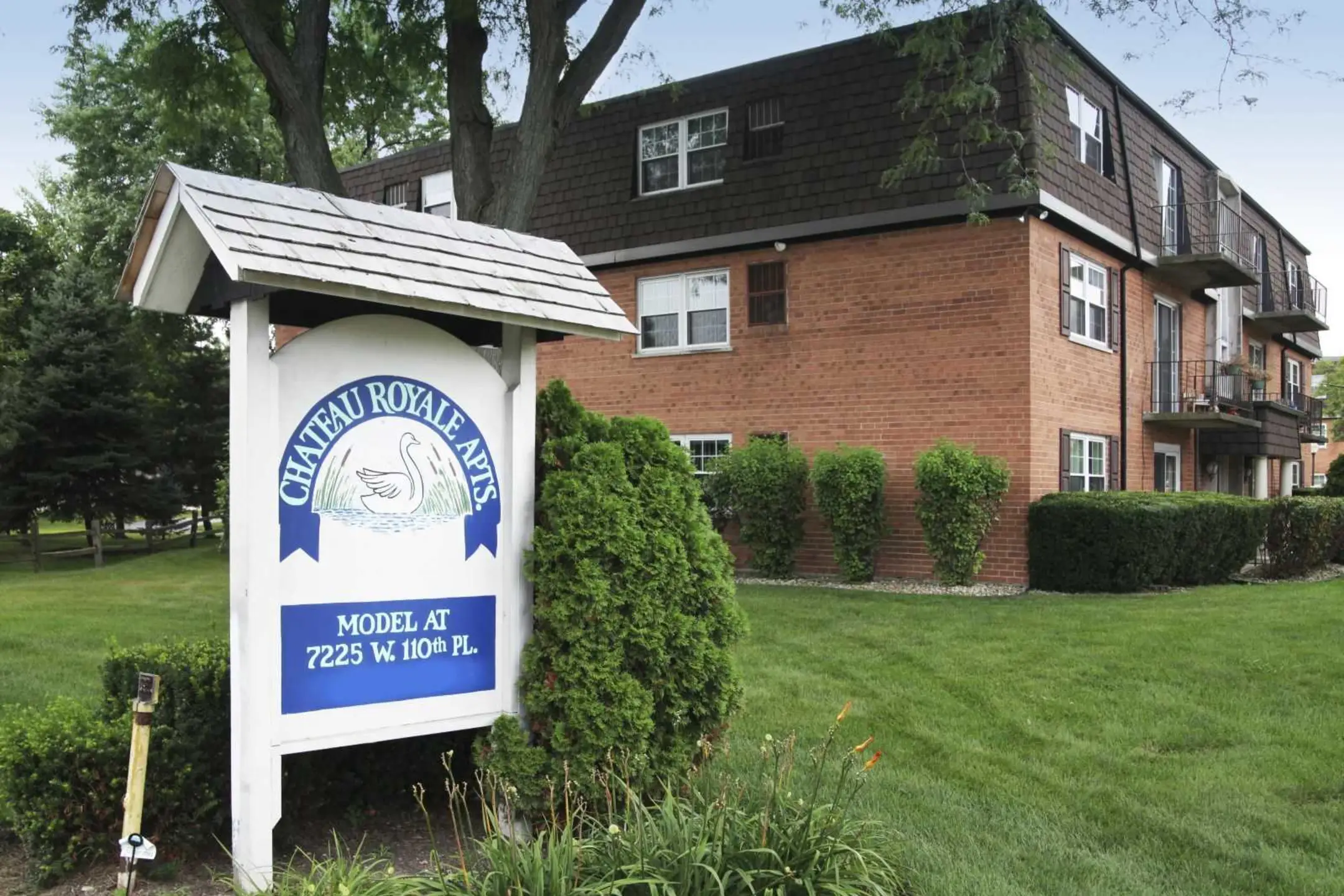 Community Signage - Chateau Royale Apartments - Worth, IL