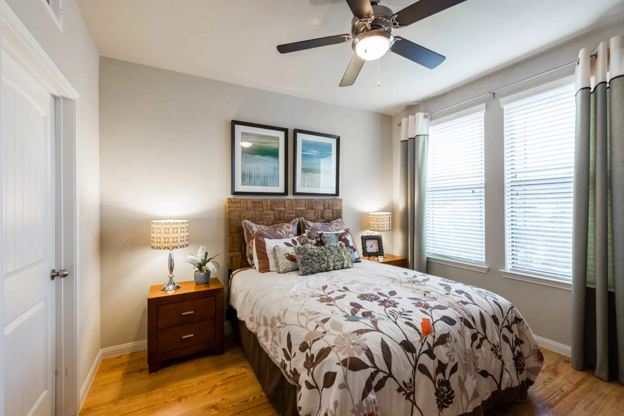 Queenston Manor 6700 Queenston Blvd Houston, TX Apartments for Rent