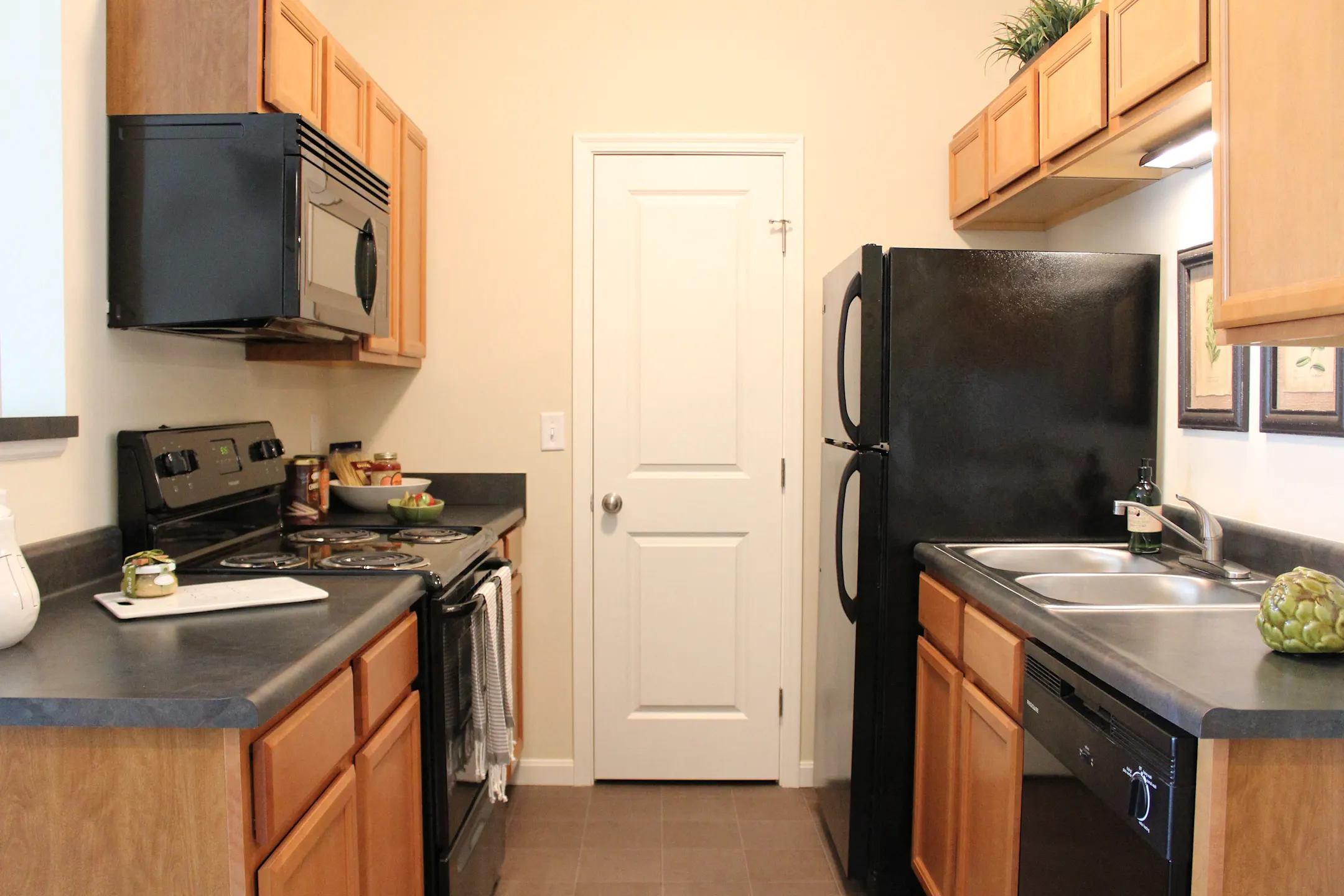 Kitchen - Residences at Northgate Crossing - Columbus, OH