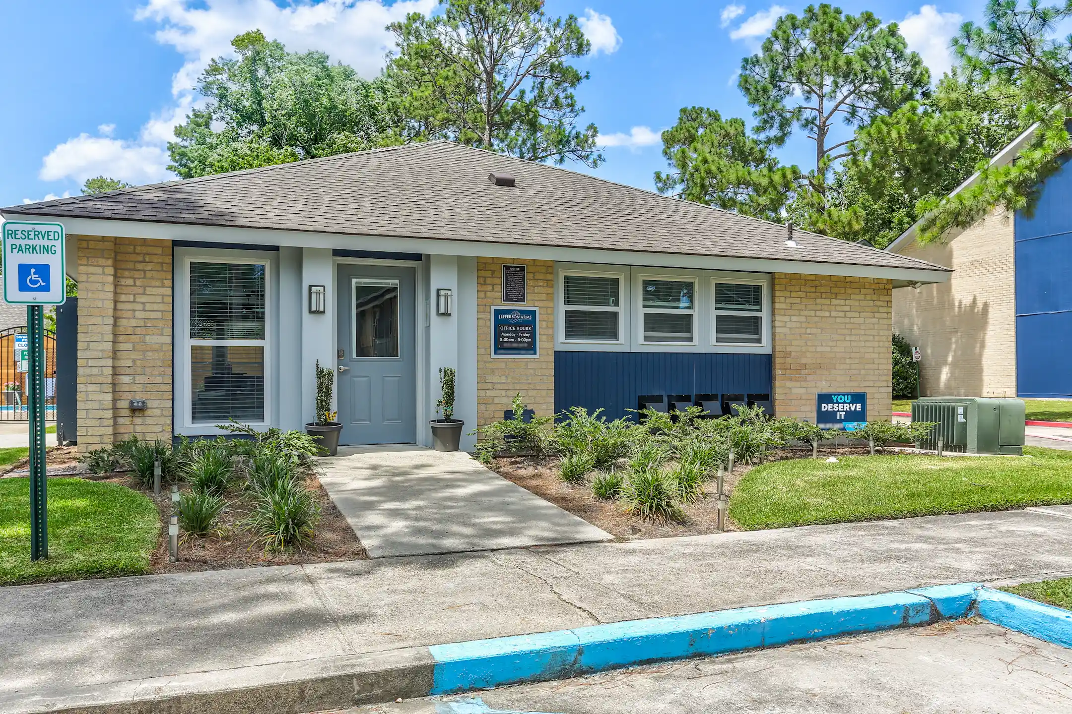 Jefferson Arms Apartments 10390 Jefferson Hwy Baton Rouge, LA