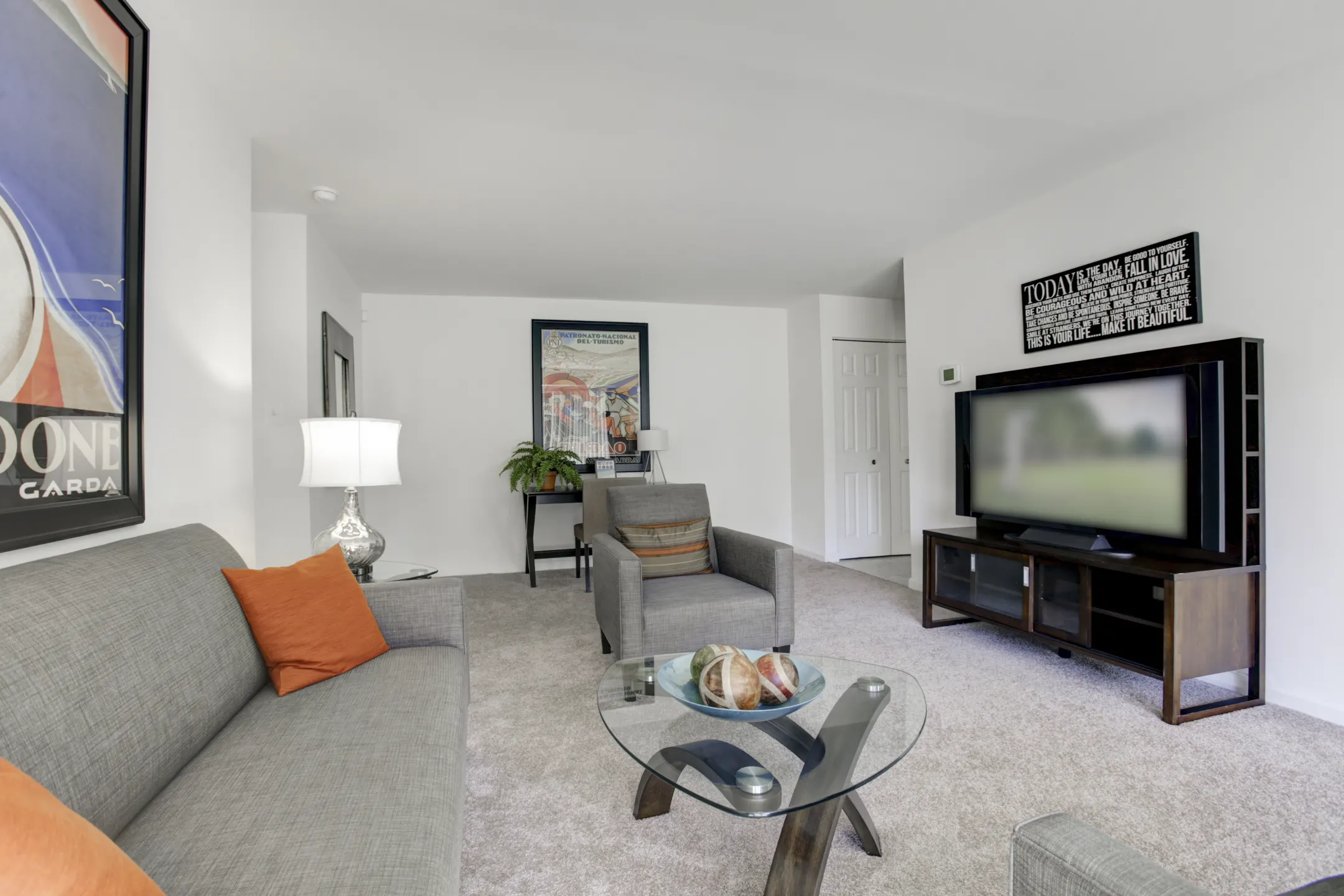 Living Room - Annapolis Roads Apartments - Annapolis, MD