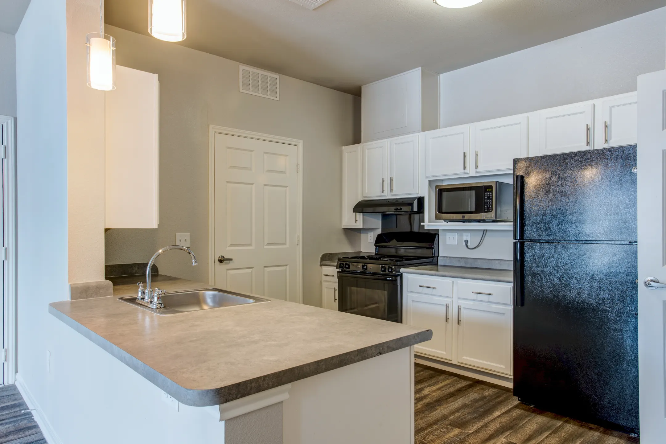 Kitchen - West Gate Ridge Apartment Homes - Austin, TX
