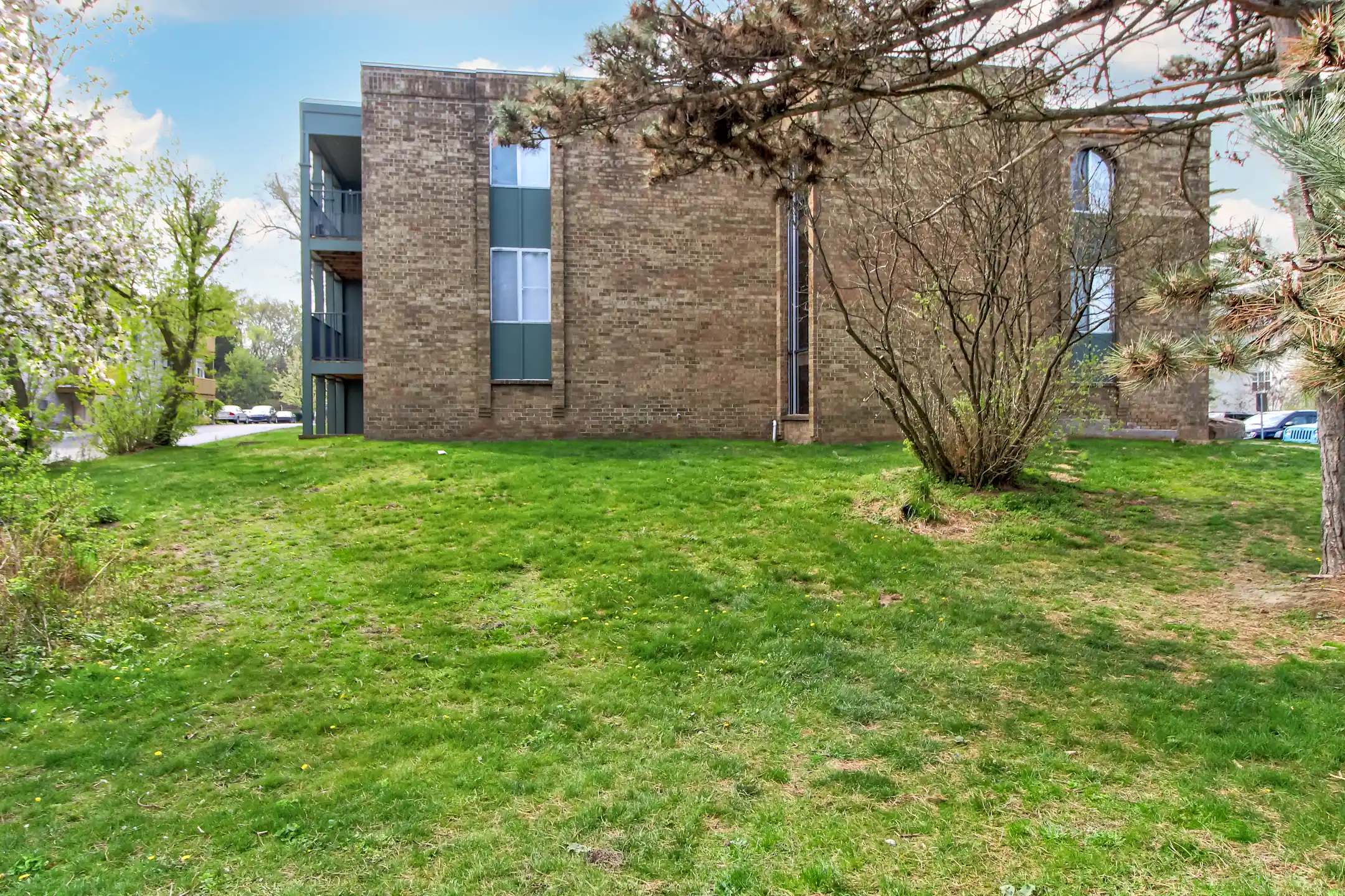 Uptowne Apartments 238 W Saginaw St East Lansing, MI Apartments for