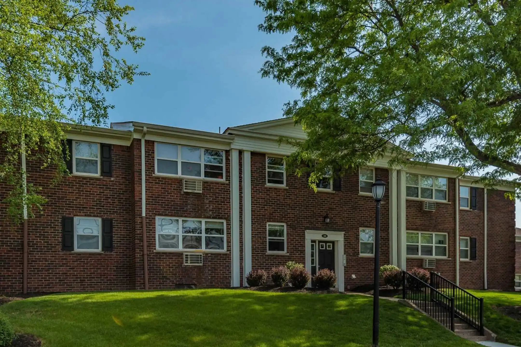 Building - Wayne Village - Wayne, NJ