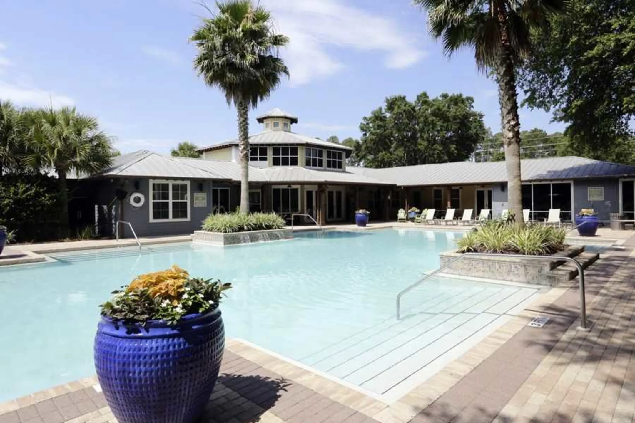 Pool - Avalon Apartments - Pensacola, FL