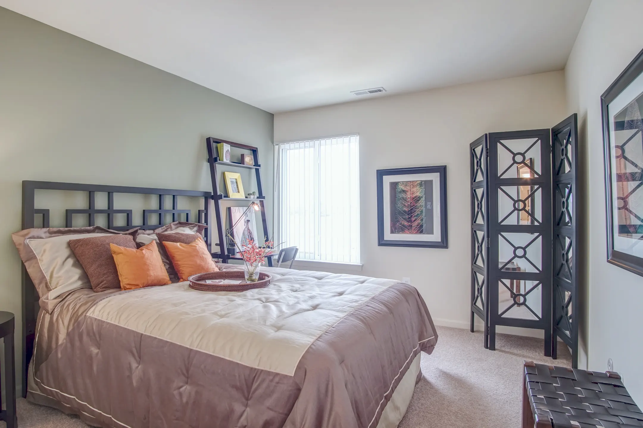 Bedroom - Lakeside Terraces - Sterling Heights, MI
