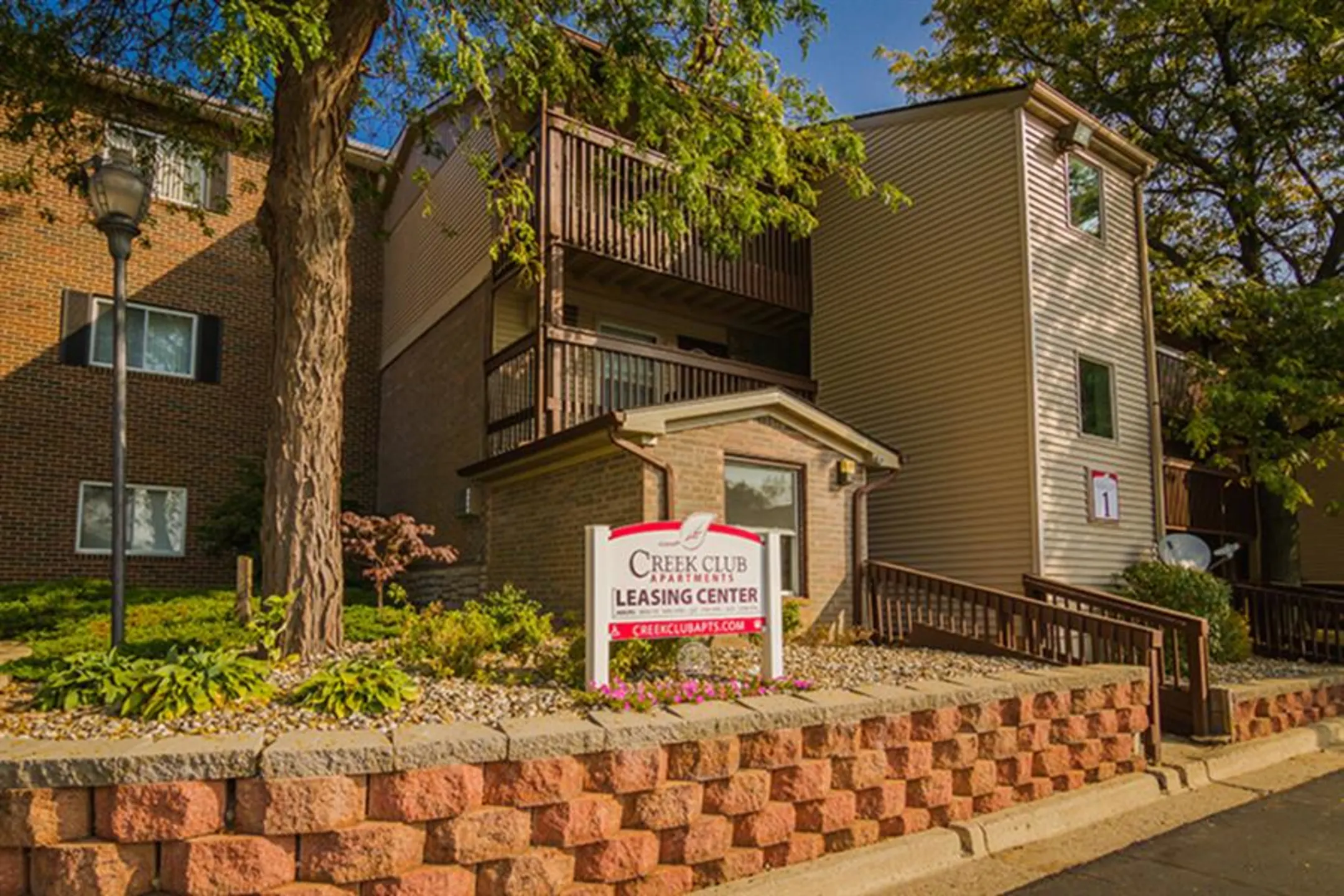 Creek Club Apartments 1147 W Grand River Ave Williamston, MI