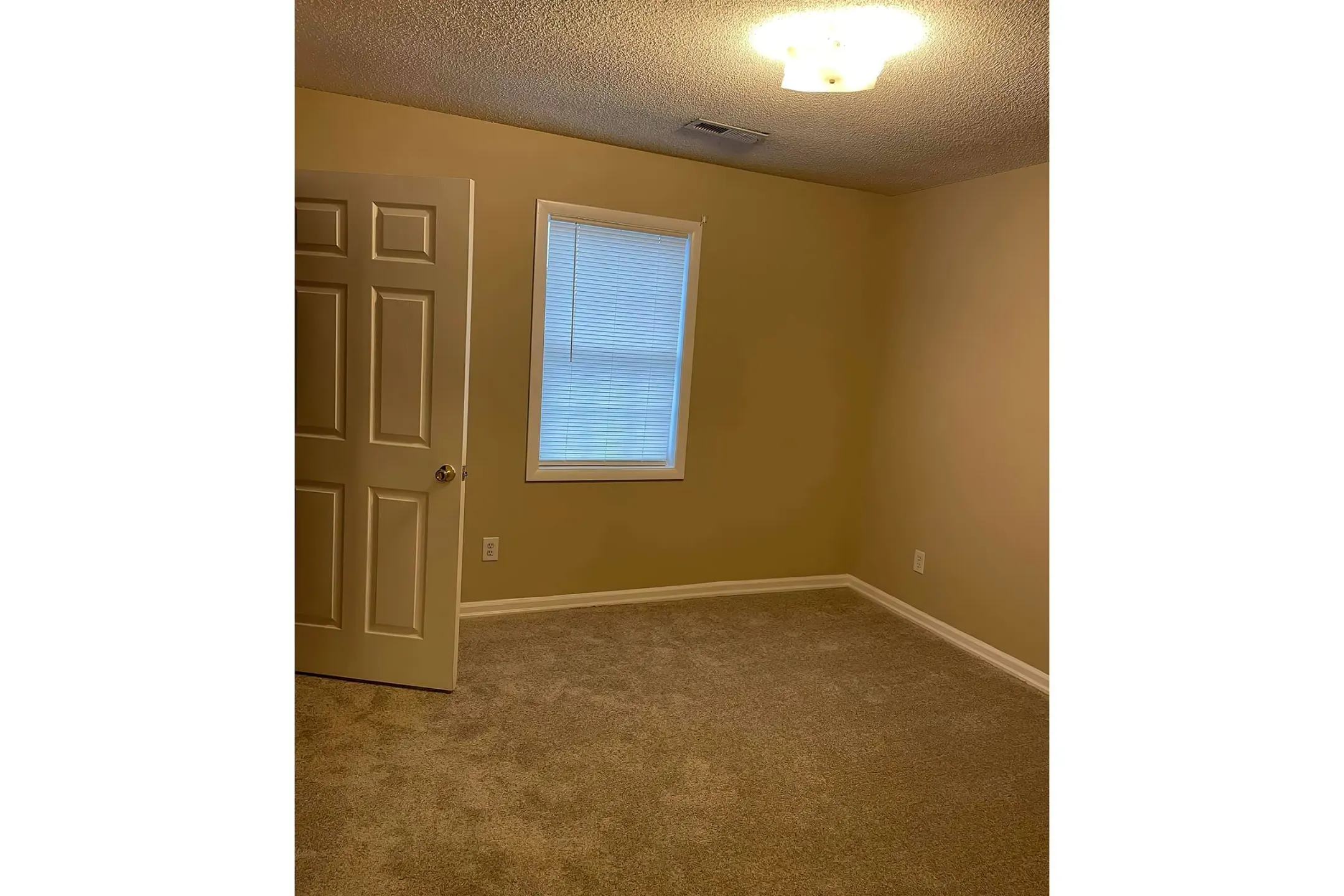 Bedroom - Twin Oaks Apartments - Calhoun, GA
