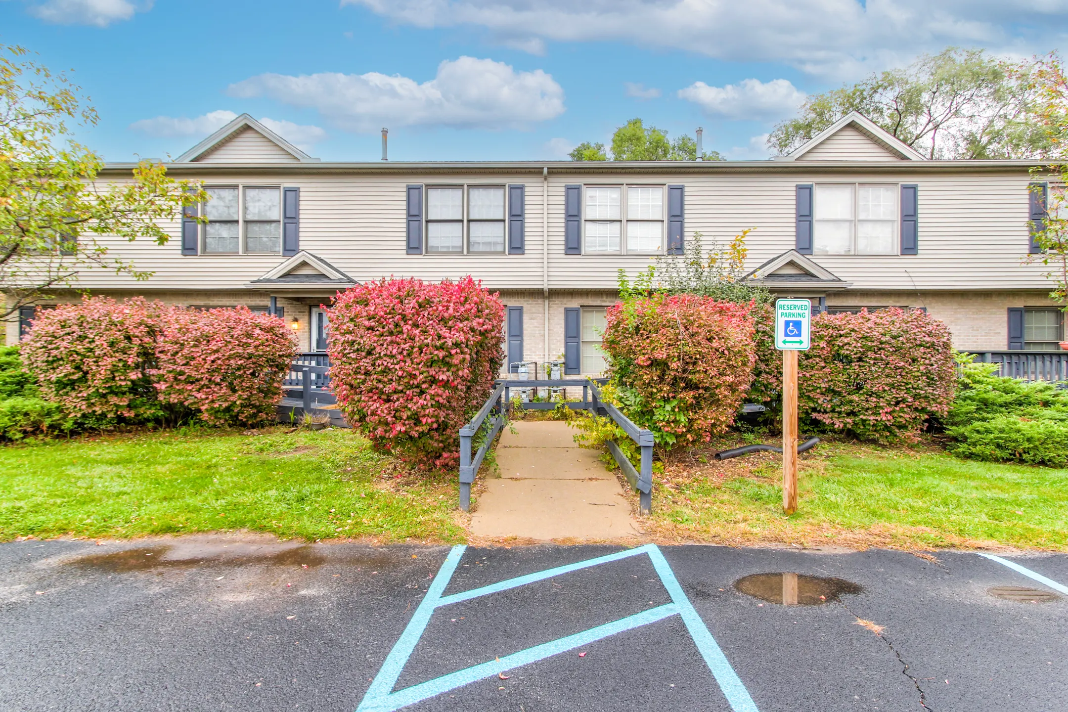 Crosscreeks Apartments and Townhomes 7458 Crosscreek Dr Temperance