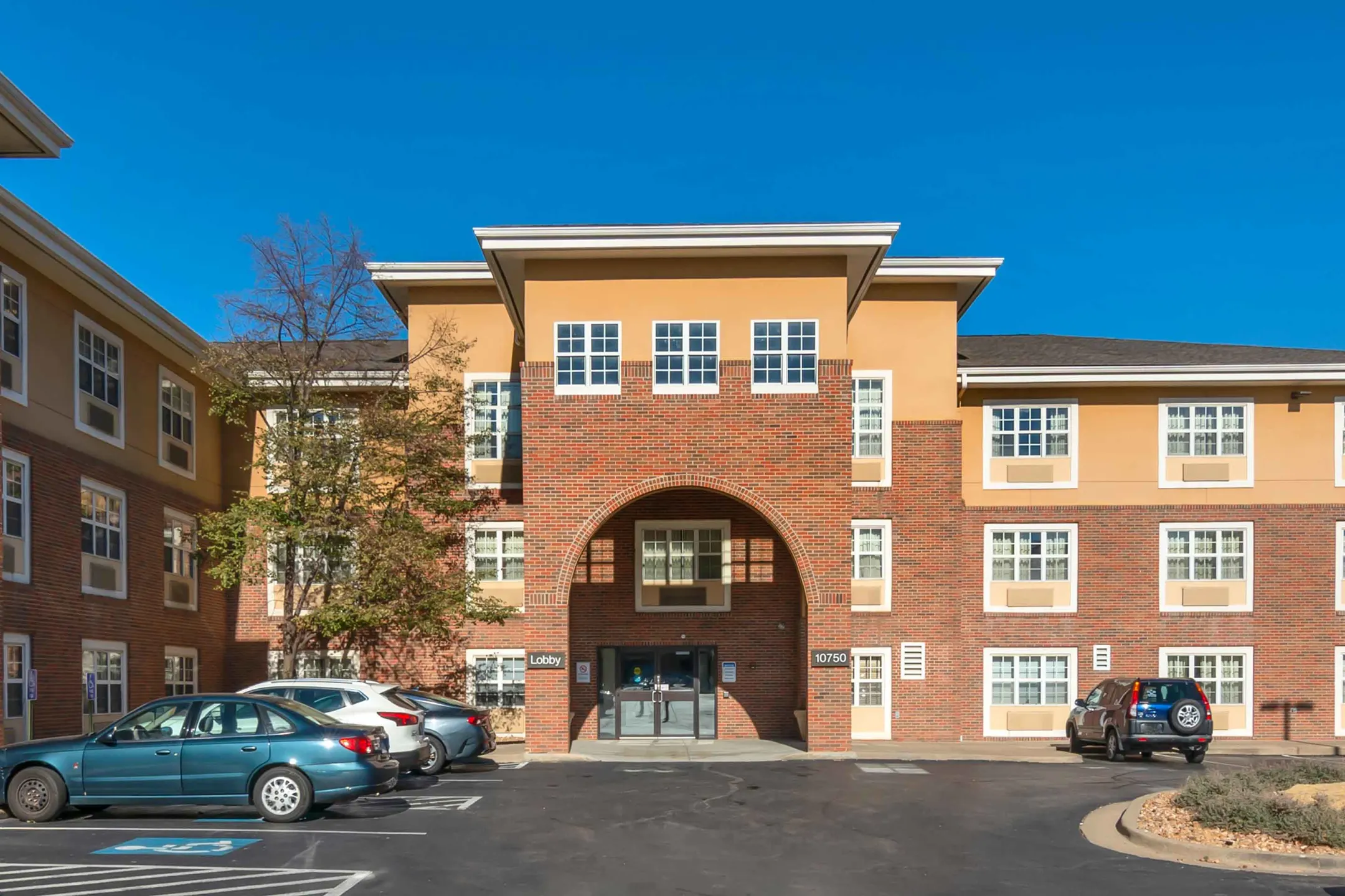 Furnished Studio - Kansas City - Overland Park - Quivira Rd. - 10750 