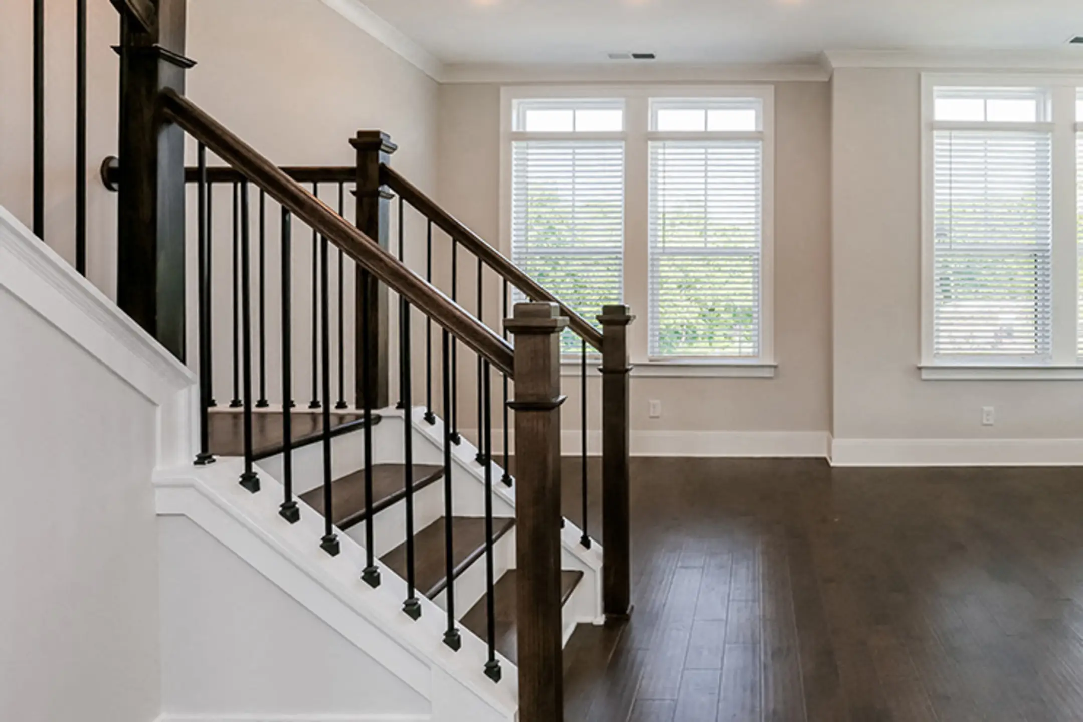 Ellison Park 400 Hannover Park Road Sandy Springs, GA Townhomes for