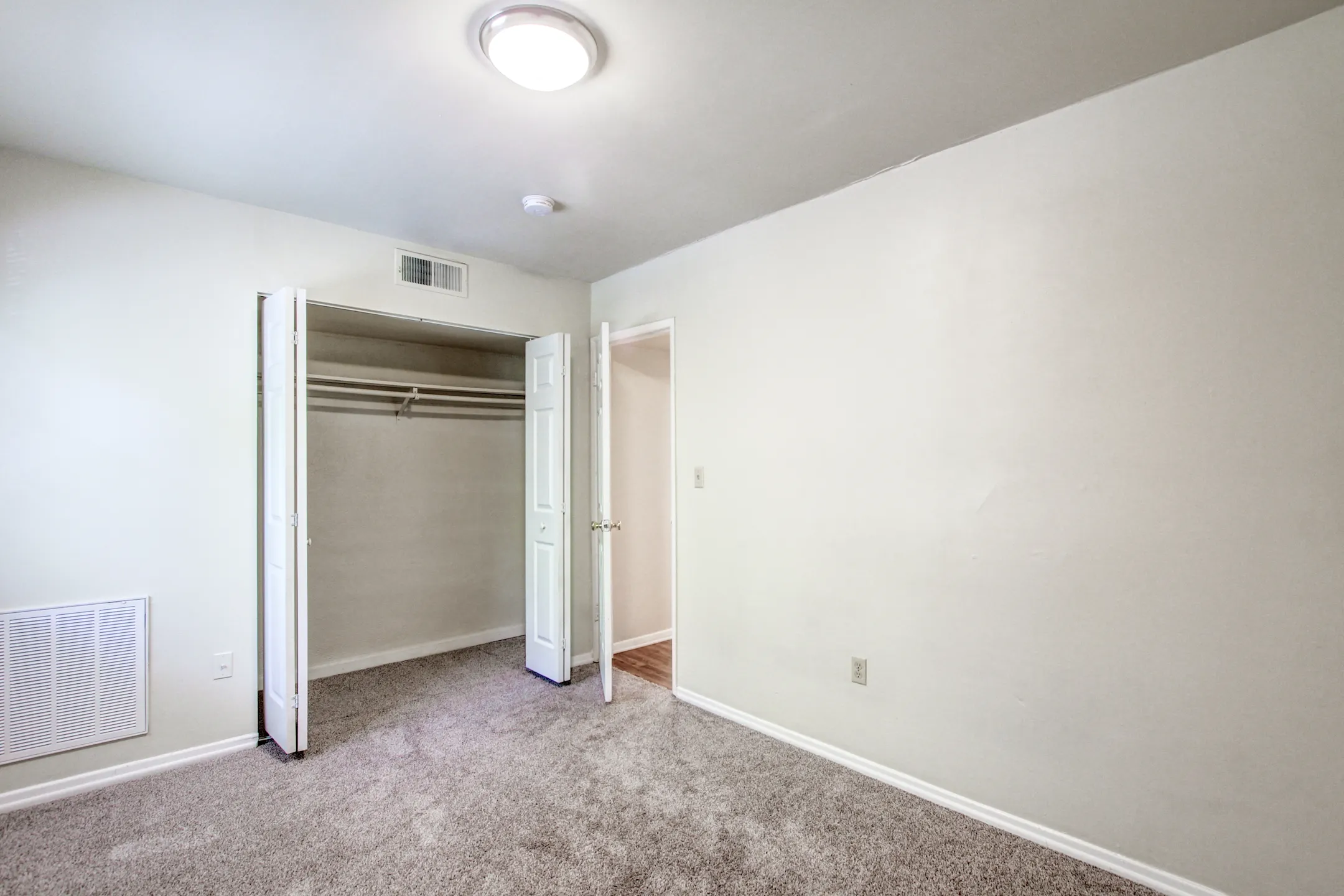 Quantico Court 19050 Fuller Heights Rd Triangle, VA Apartments for