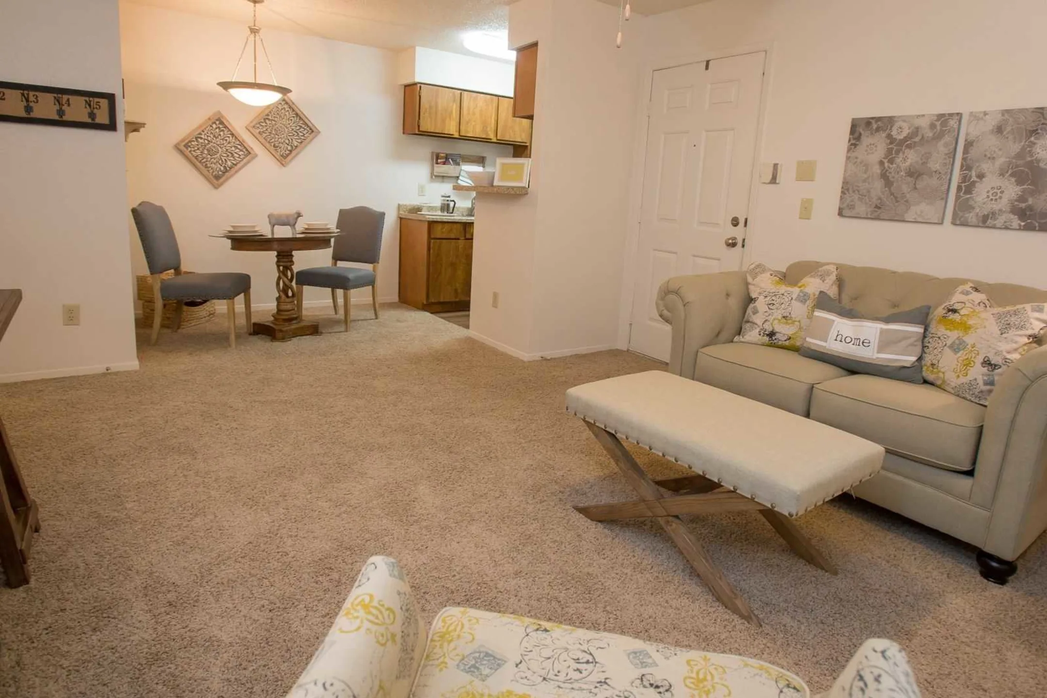 Living Room - Cimarron Pointe - Oklahoma City, OK