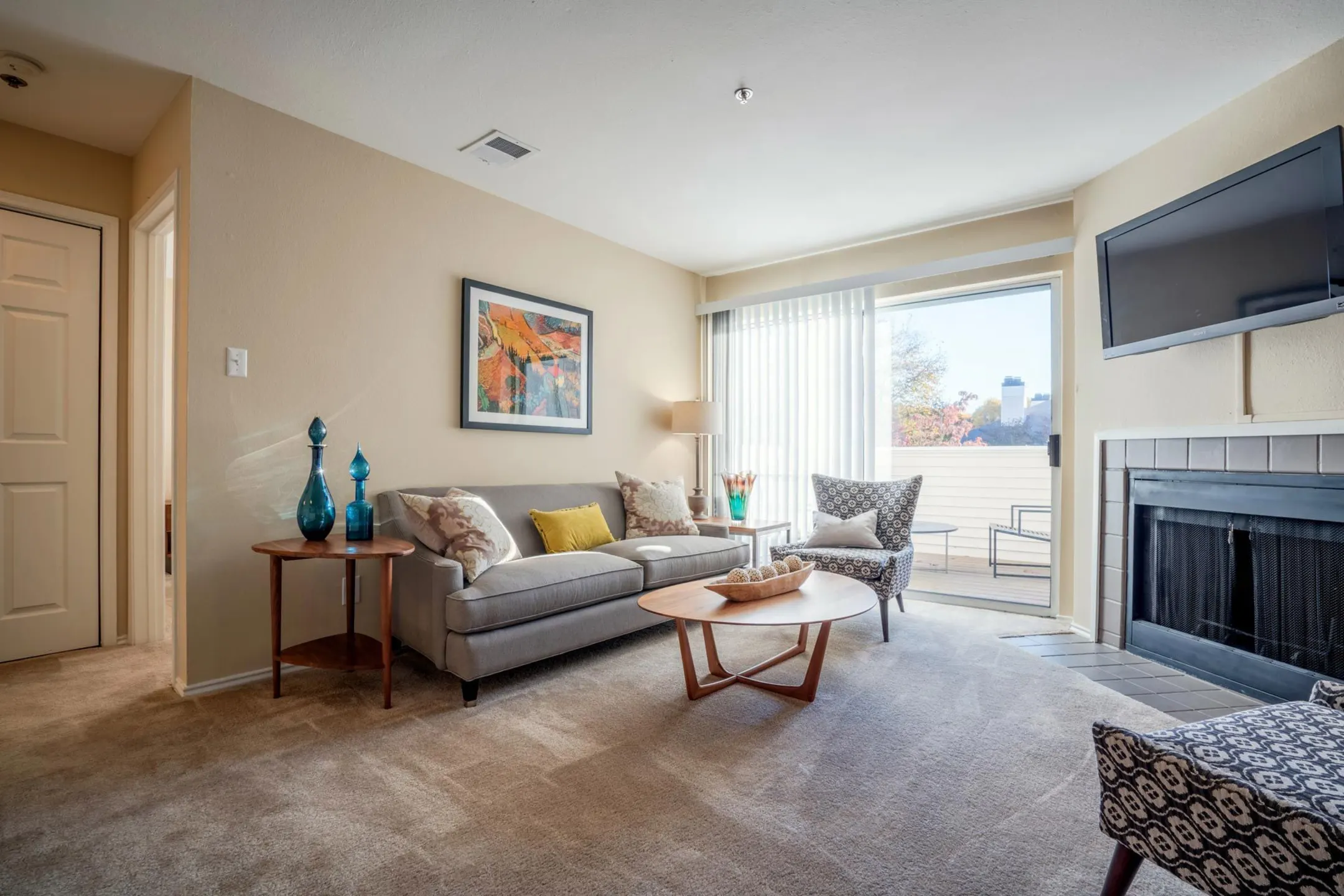 Living Room - The Apartments At Pike Creek - Newark, DE