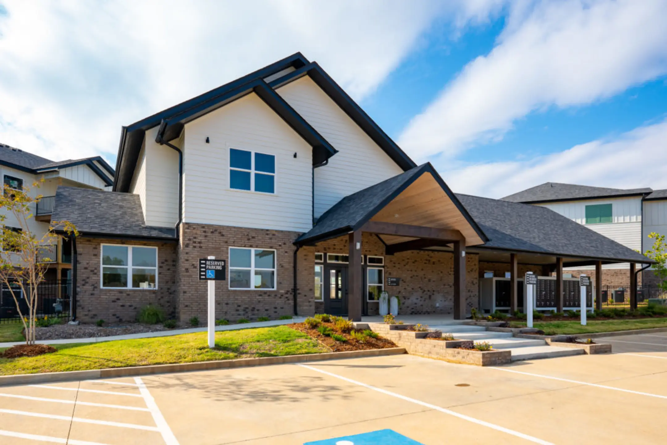 Brentwood Apartments 901 S Salem Road Conway, AR Apartments for