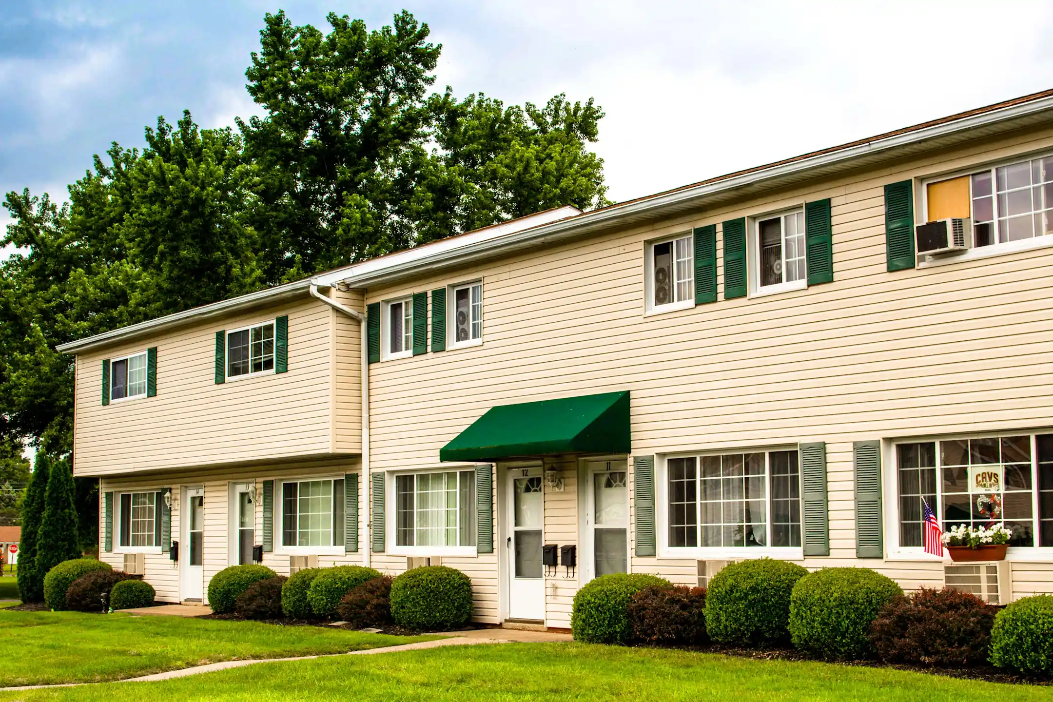 Evergreen Village Apartments 1100 Oakwood Dr Elyria, OH Apartments