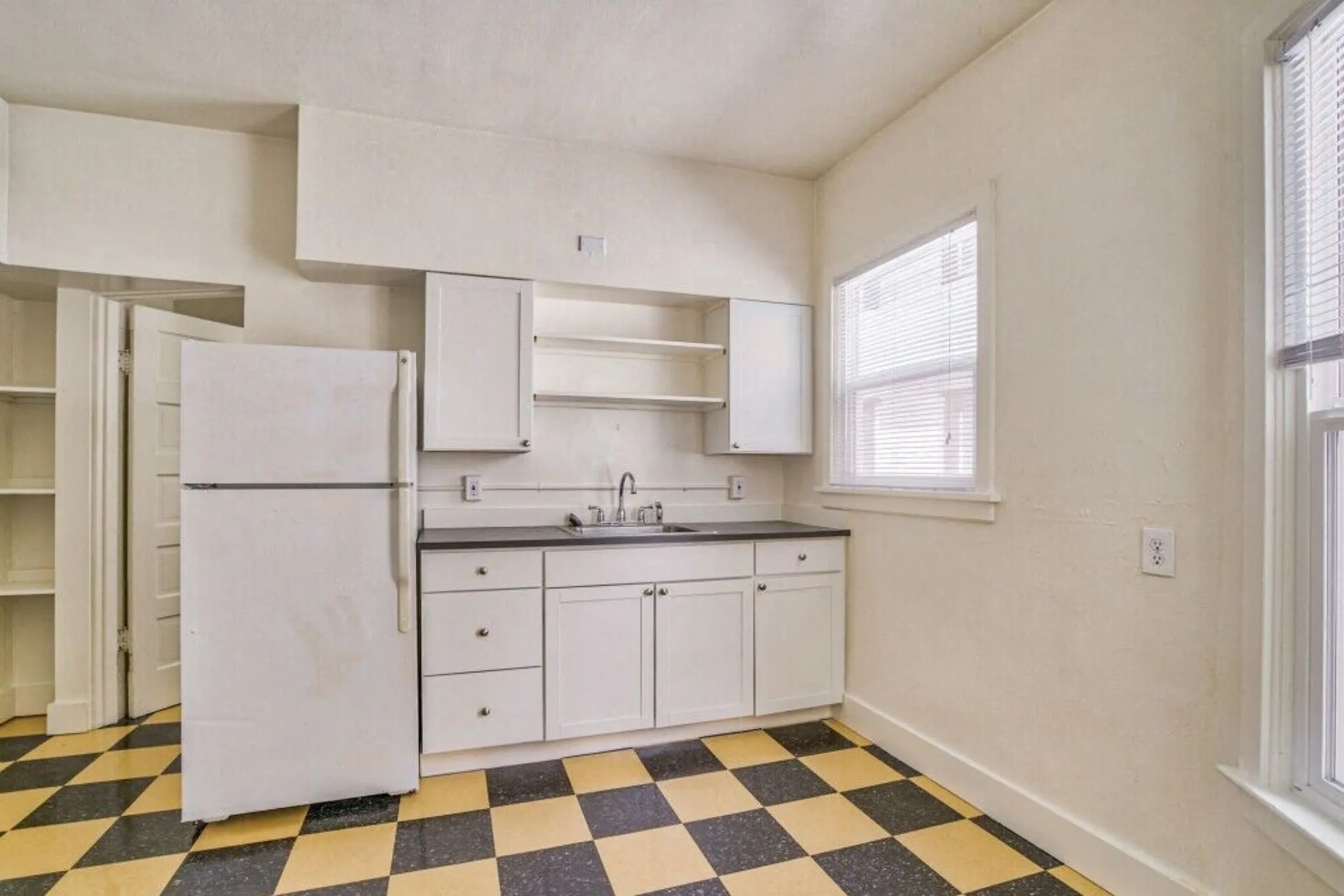 Kitchen - Hidwell & Victorian Apartments - Portland, OR