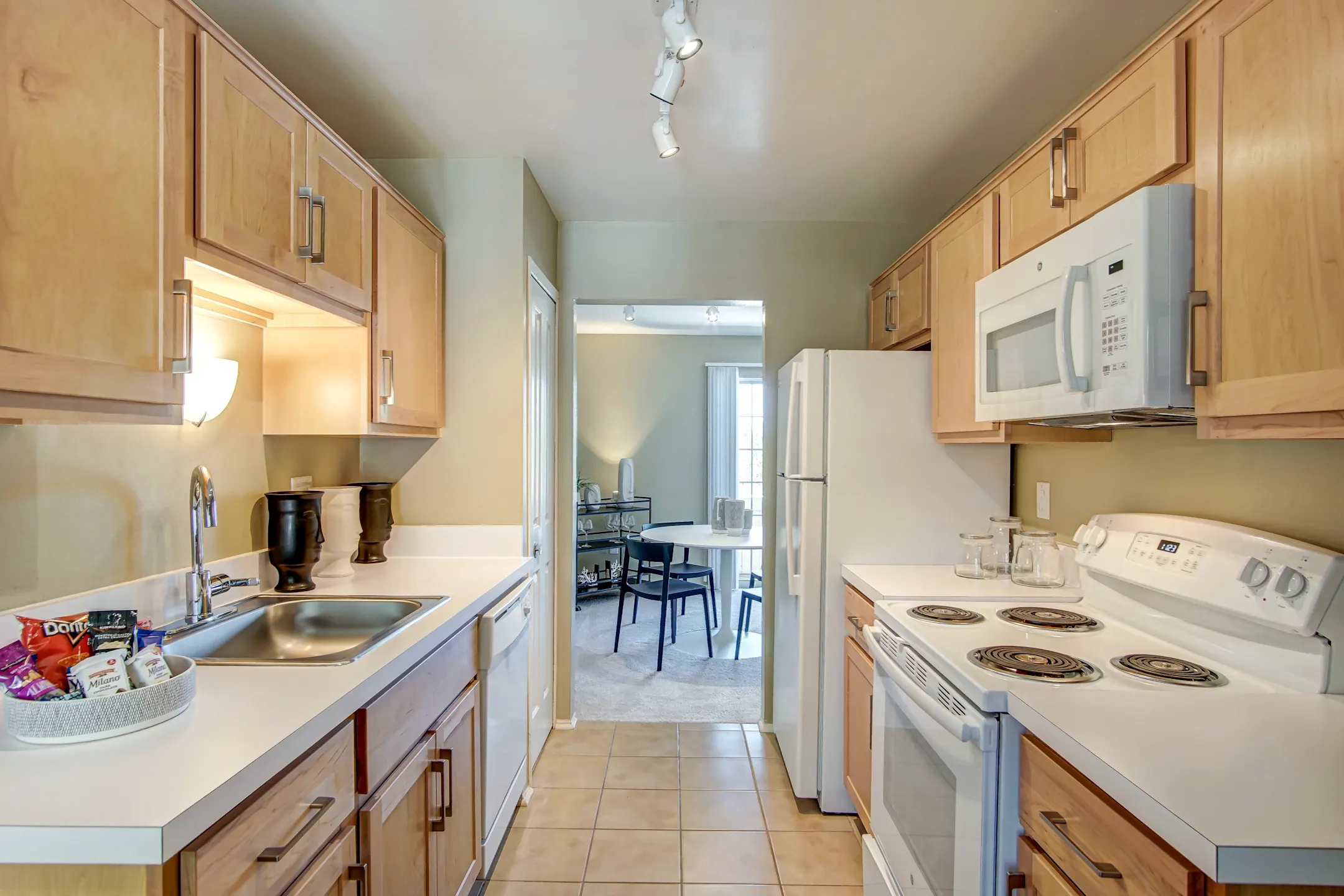 Aldingbrooke Apartments and Townhomes 6350 Aldingbrooke Circle Rd N