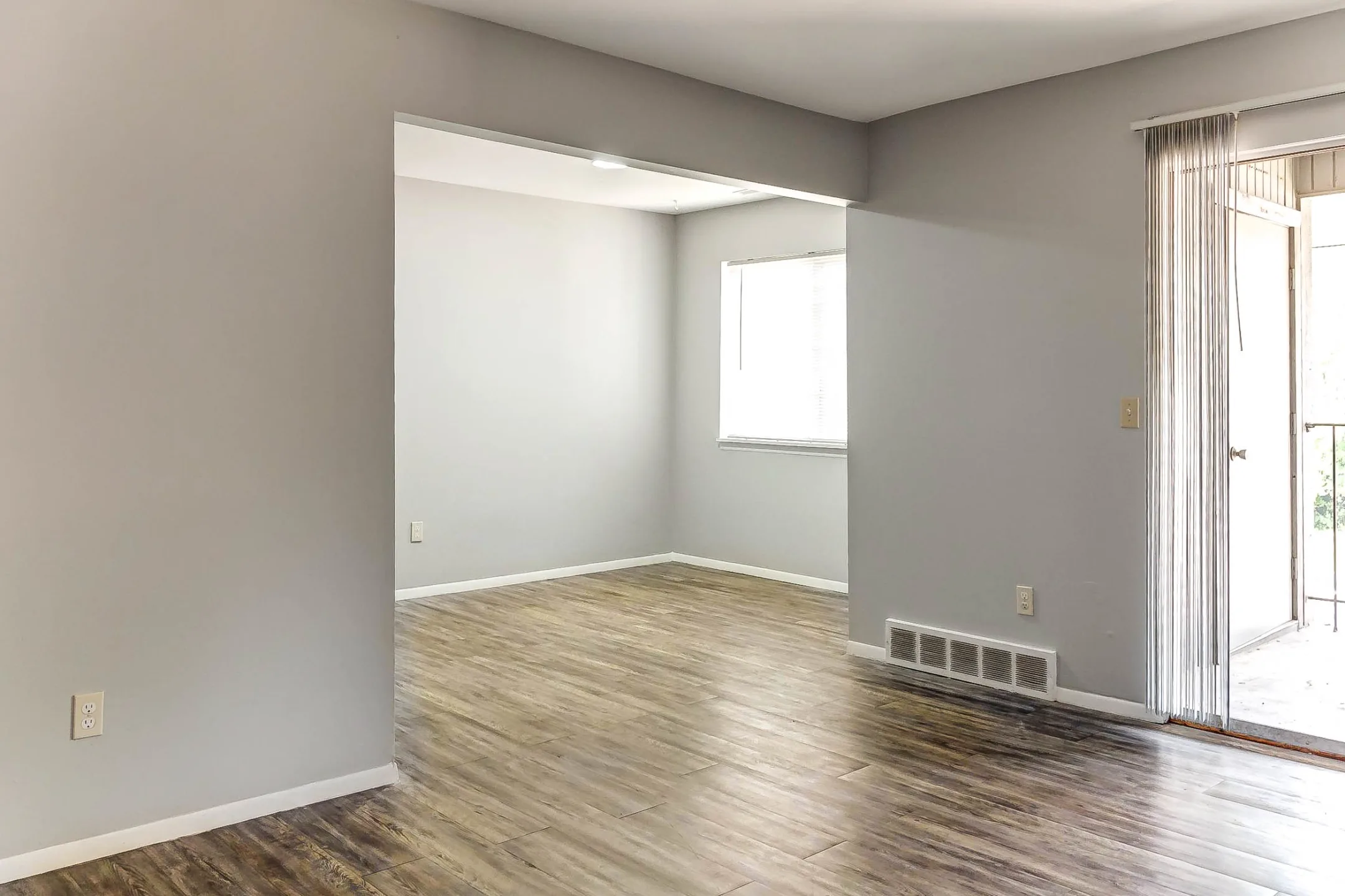 Auburn West Apartments 1221 Colony Lane Pontiac, MI Apartments for